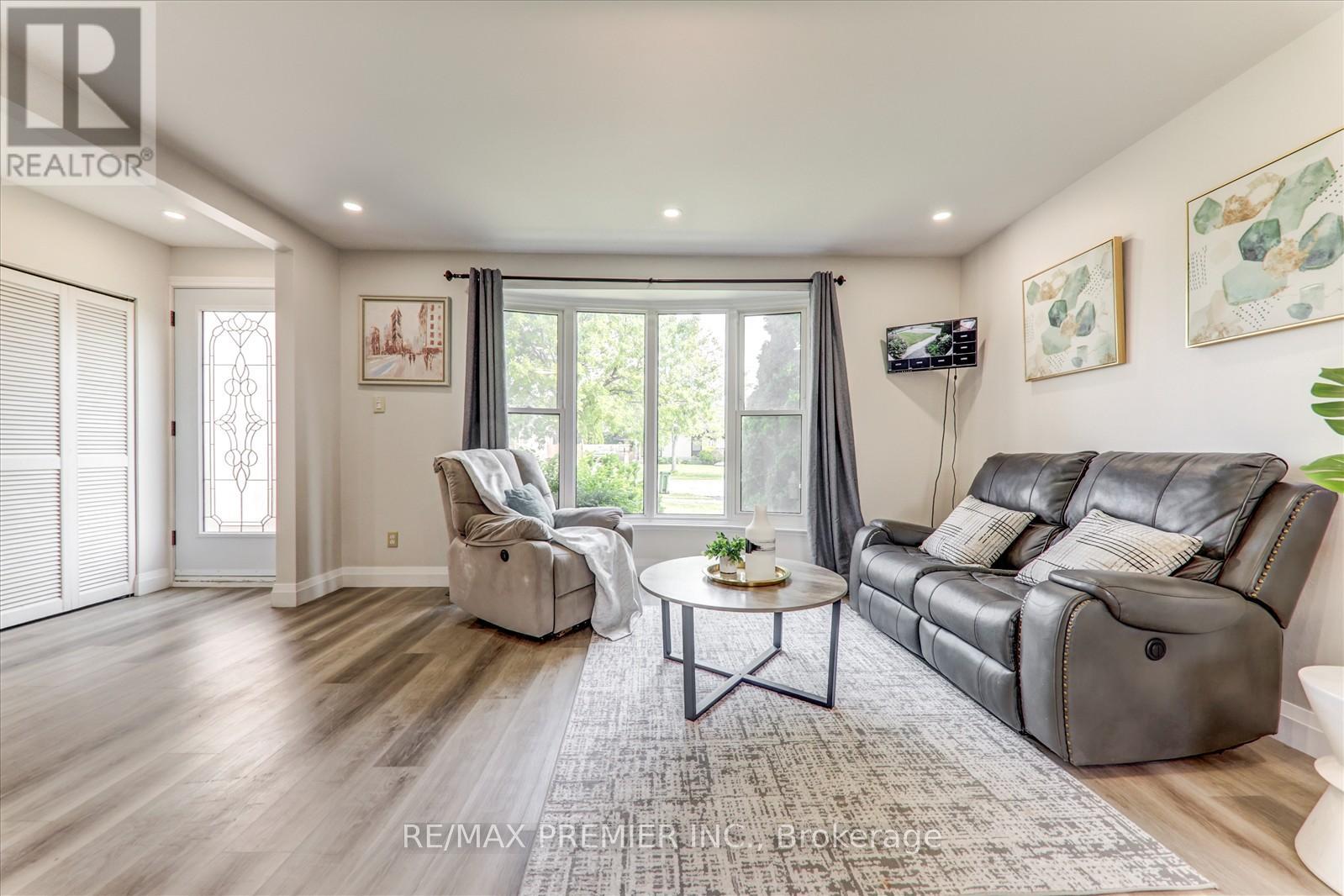 25 Secroft Crescent N, Toronto, Ontario  M3N 1R5 - Photo 12 - W12201523