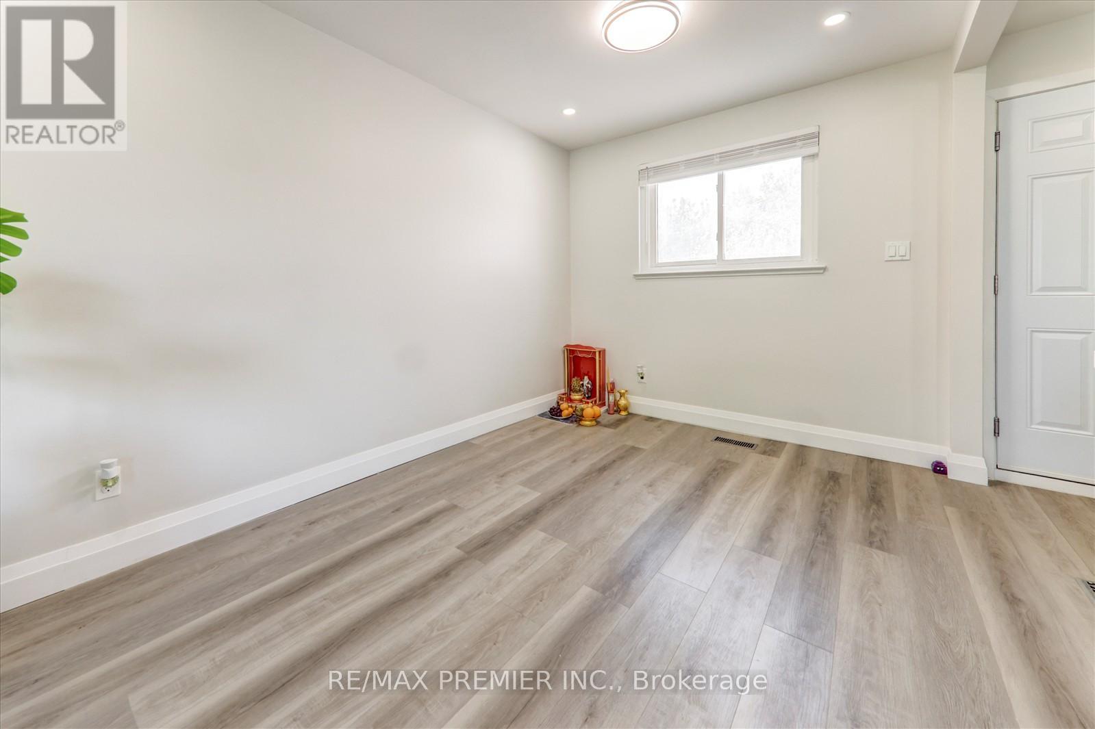 25 Secroft Crescent N, Toronto, Ontario  M3N 1R5 - Photo 14 - W12201523