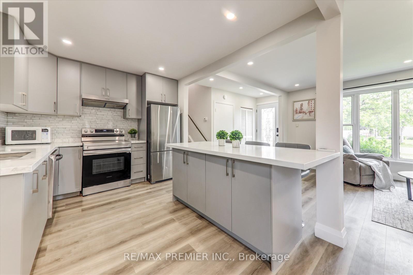 25 Secroft Crescent N, Toronto, Ontario  M3N 1R5 - Photo 16 - W12201523