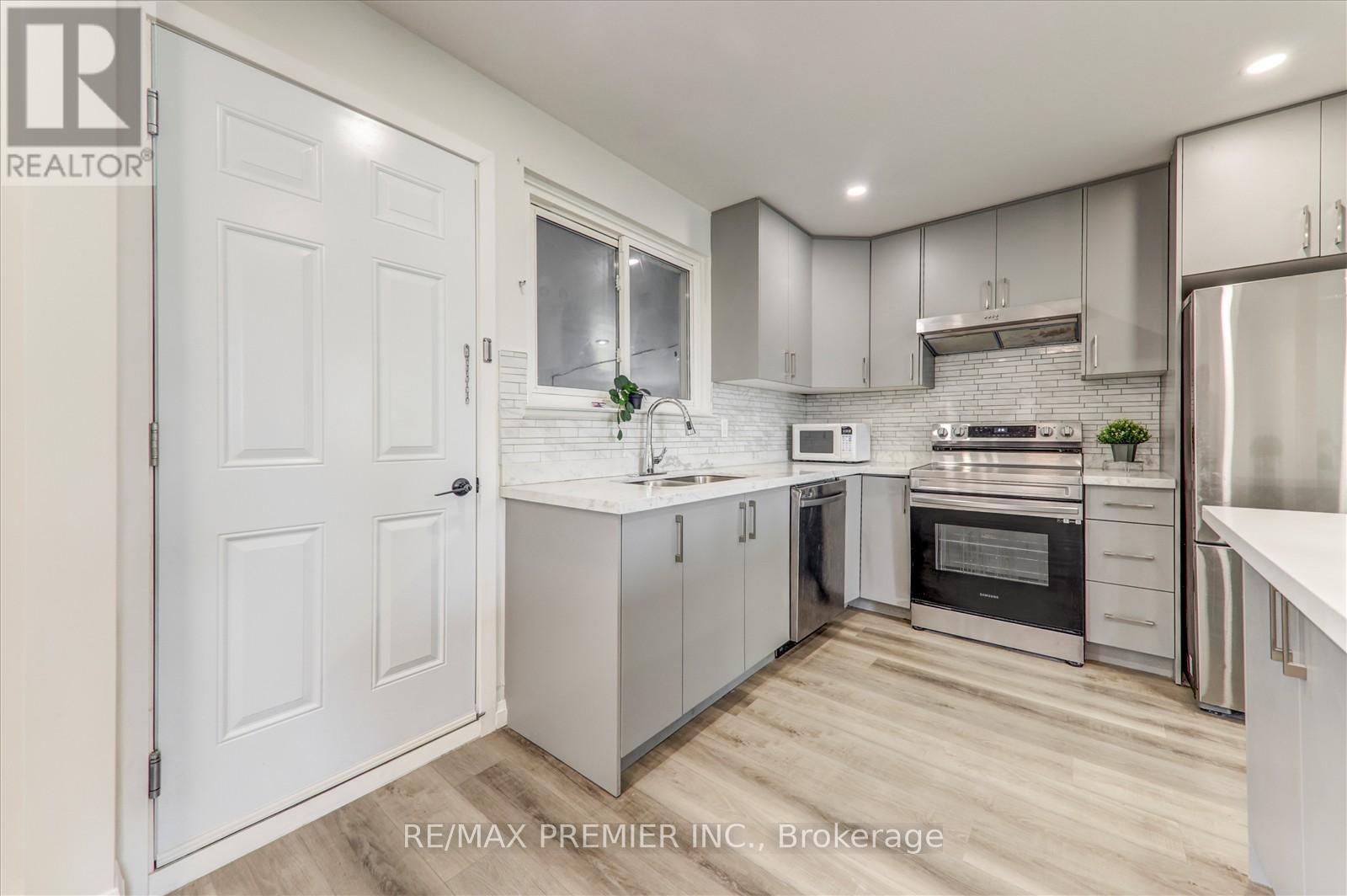 25 Secroft Crescent N, Toronto, Ontario  M3N 1R5 - Photo 17 - W12201523