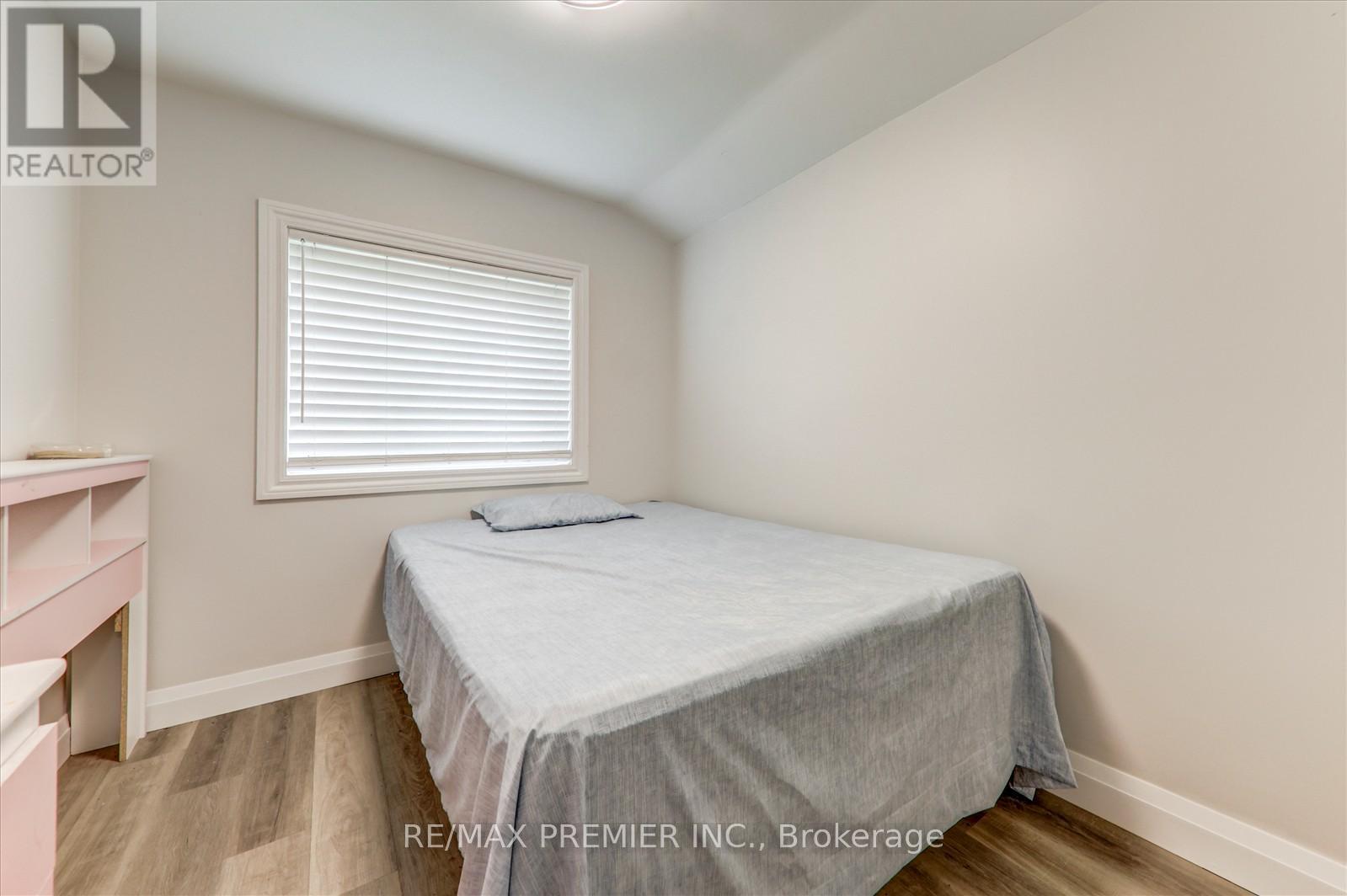 25 Secroft Crescent N, Toronto, Ontario  M3N 1R5 - Photo 22 - W12201523