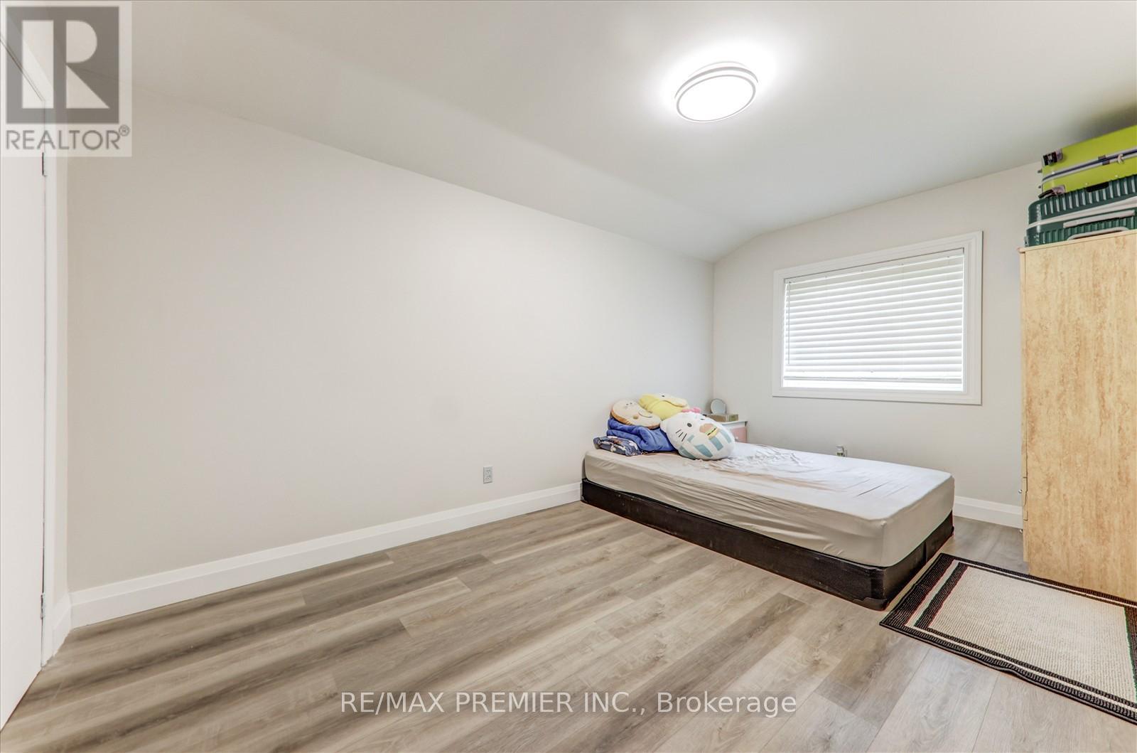 25 Secroft Crescent N, Toronto, Ontario  M3N 1R5 - Photo 24 - W12201523