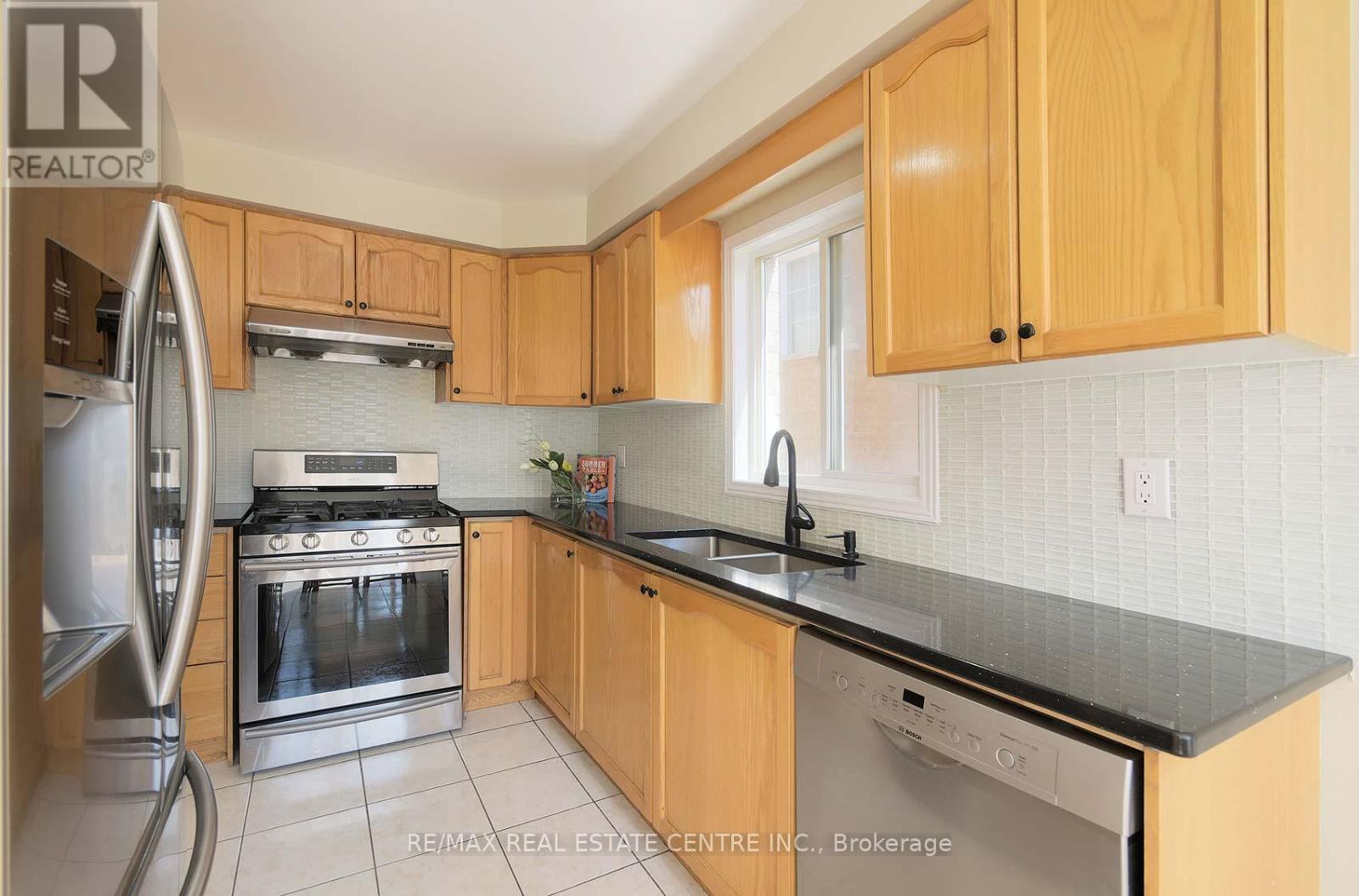3686 Aruba Place, Mississauga, Ontario  L5M 6Z2 - Photo 10 - W12201547