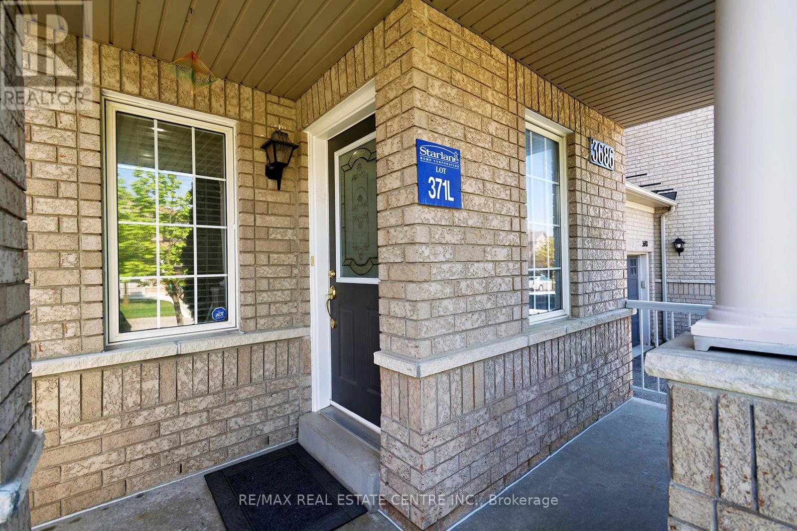 3686 Aruba Place, Mississauga, Ontario  L5M 6Z2 - Photo 3 - W12201547