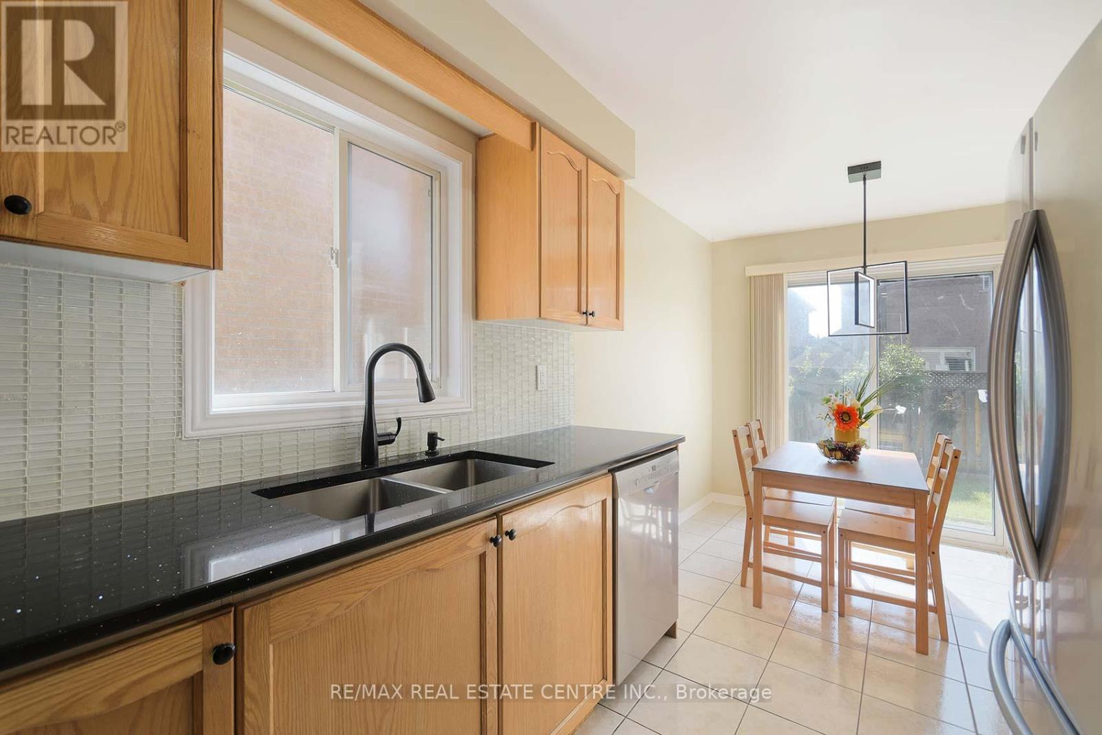 3686 Aruba Place, Mississauga, Ontario  L5M 6Z2 - Photo 7 - W12201547