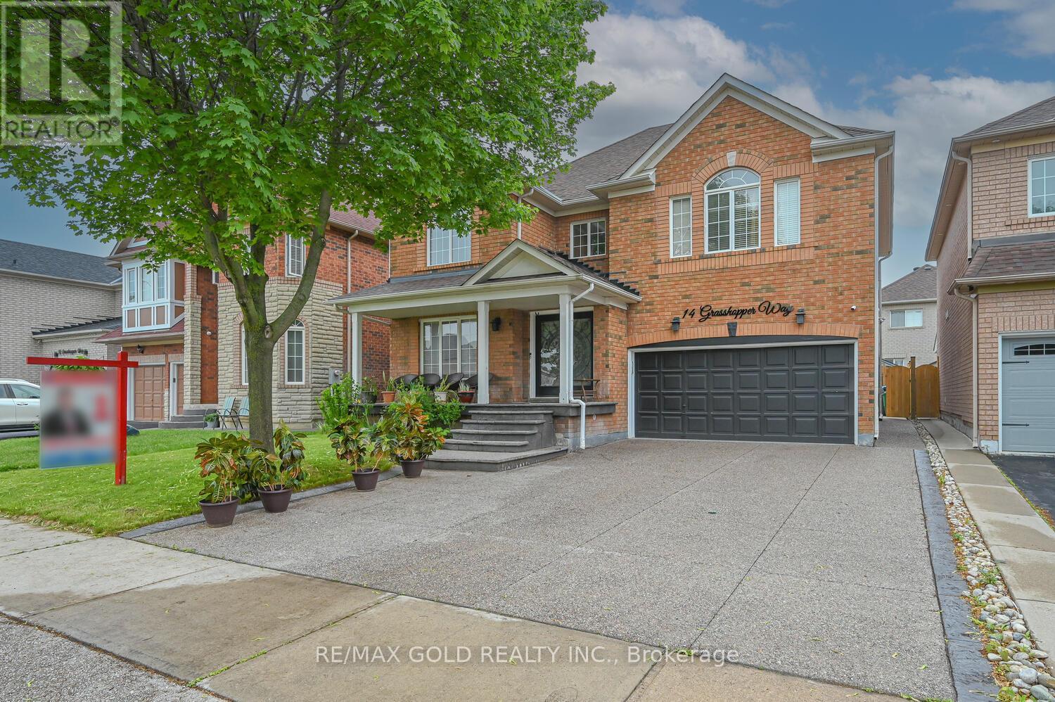 14 Grasshopper Way, Brampton, Ontario  L6R 2J6 - Photo 3 - W12201665