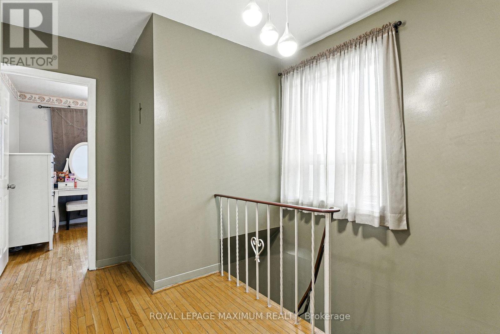 32 Fennimore Crescent, Toronto, Ontario  M3N 1G8 - Photo 18 - W12201677