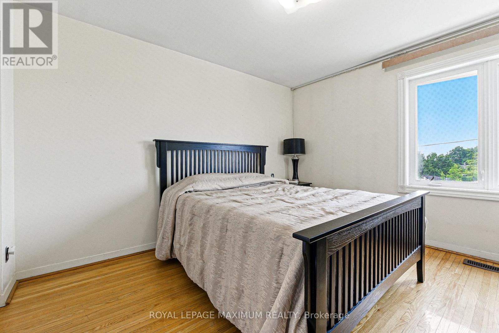 32 Fennimore Crescent, Toronto, Ontario  M3N 1G8 - Photo 19 - W12201677
