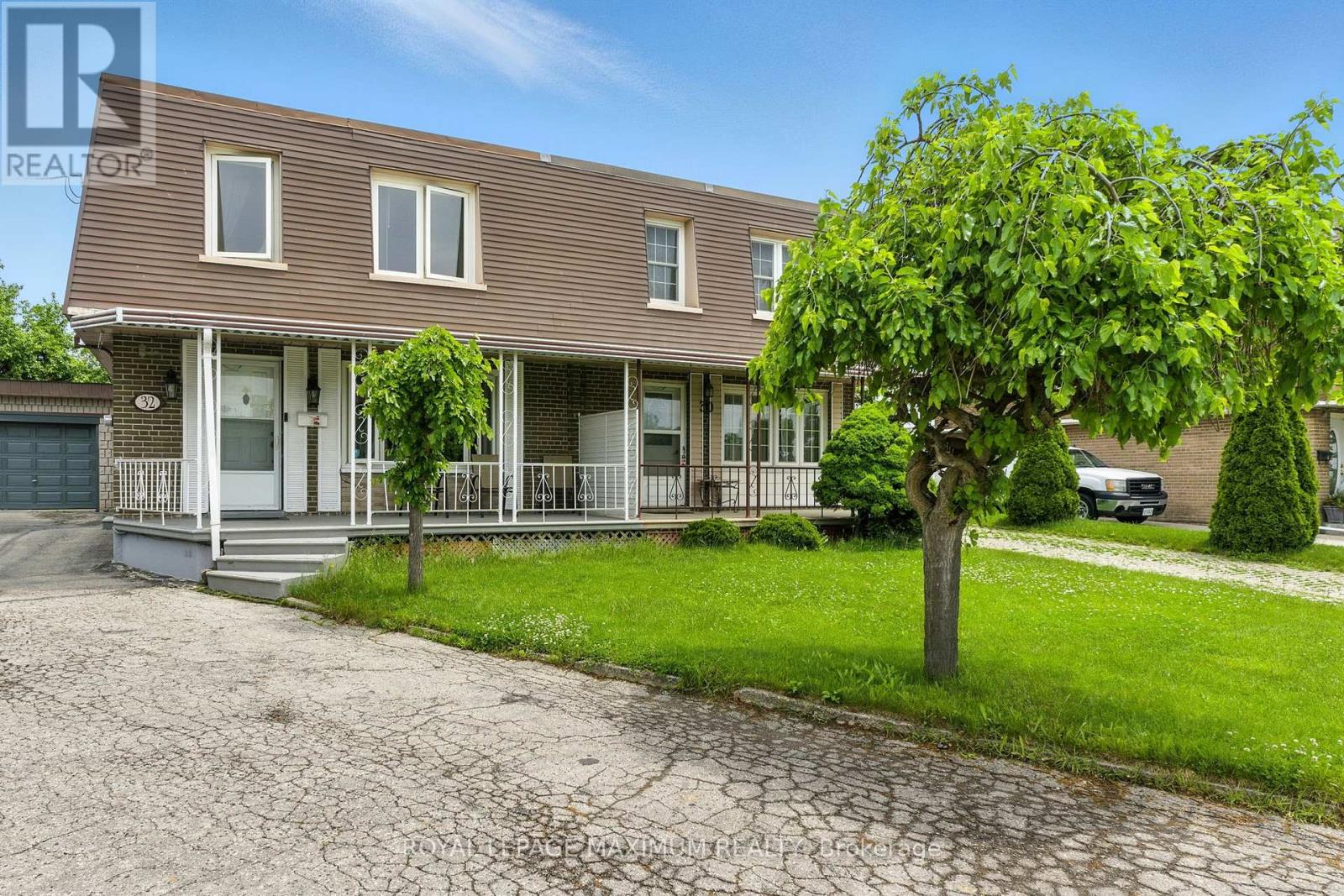 32 Fennimore Crescent, Toronto, Ontario  M3N 1G8 - Photo 2 - W12201677