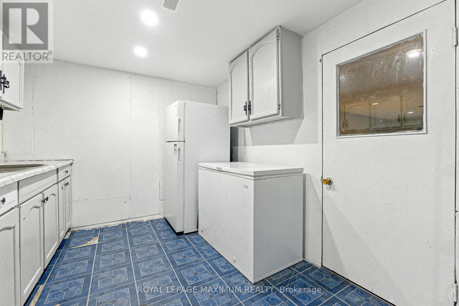 32 Fennimore Crescent, Toronto, Ontario  M3N 1G8 - Photo 33 - W12201677