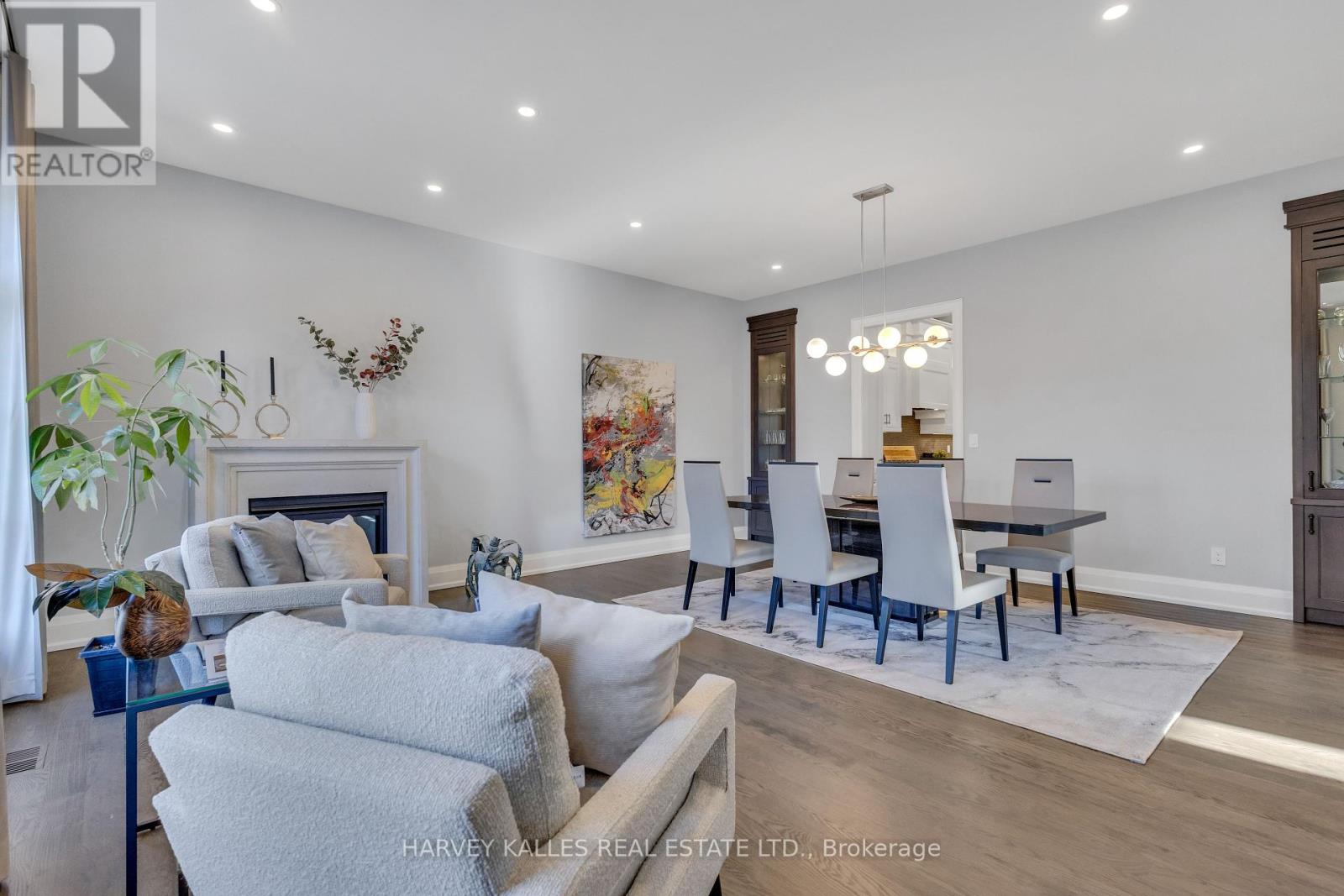 29 Leland Avenue, Toronto (Stonegate-Queensway), Ontario  M8Z 2X6 - Photo 8 - W12201683