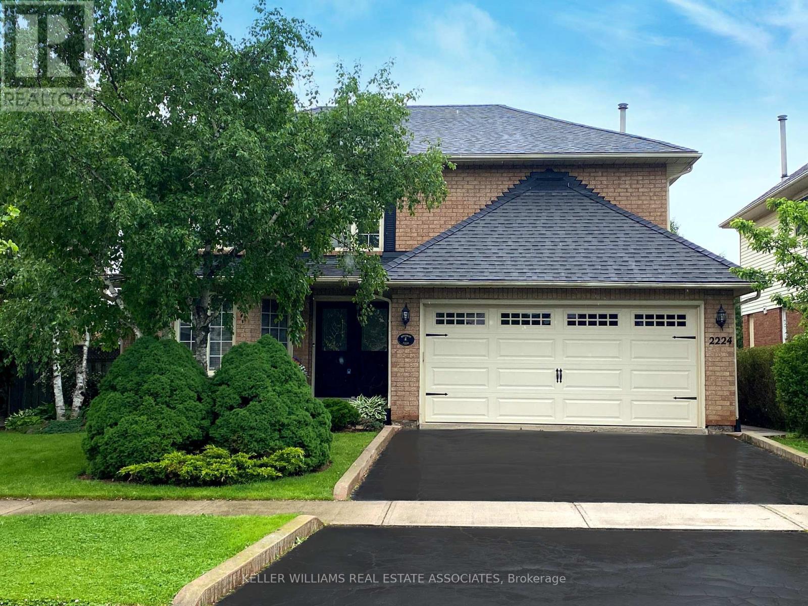 2224 Vista Drive, Burlington, Ontario  L7M 3N5 - Photo 1 - W12201701