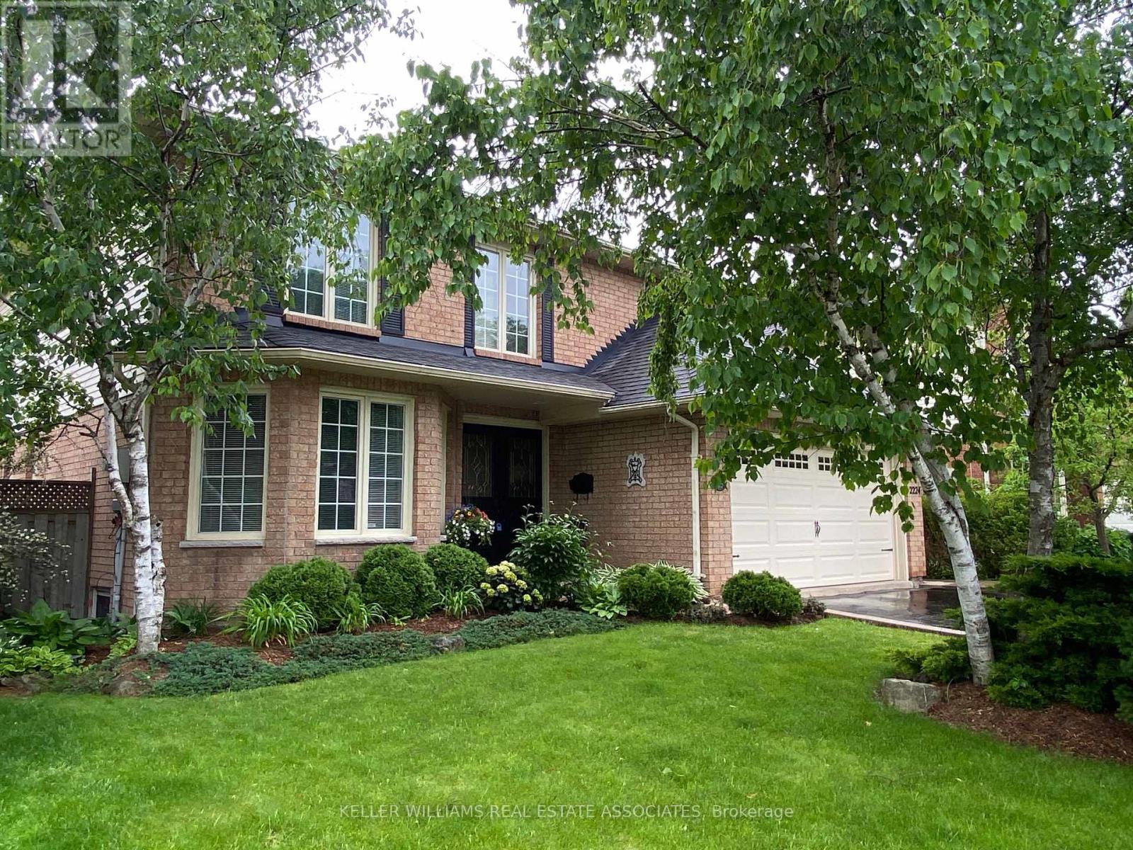 2224 Vista Drive, Burlington, Ontario  L7M 3N5 - Photo 2 - W12201701
