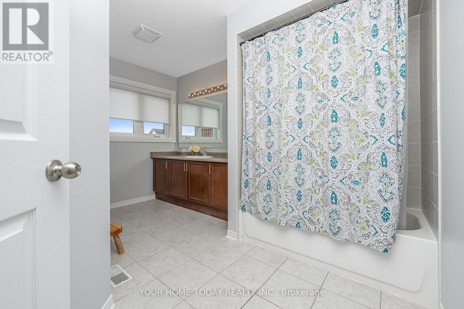 17 Chetholme Place, Halton Hills, Ontario  L7G 0B5 - Photo 35 - W12201729