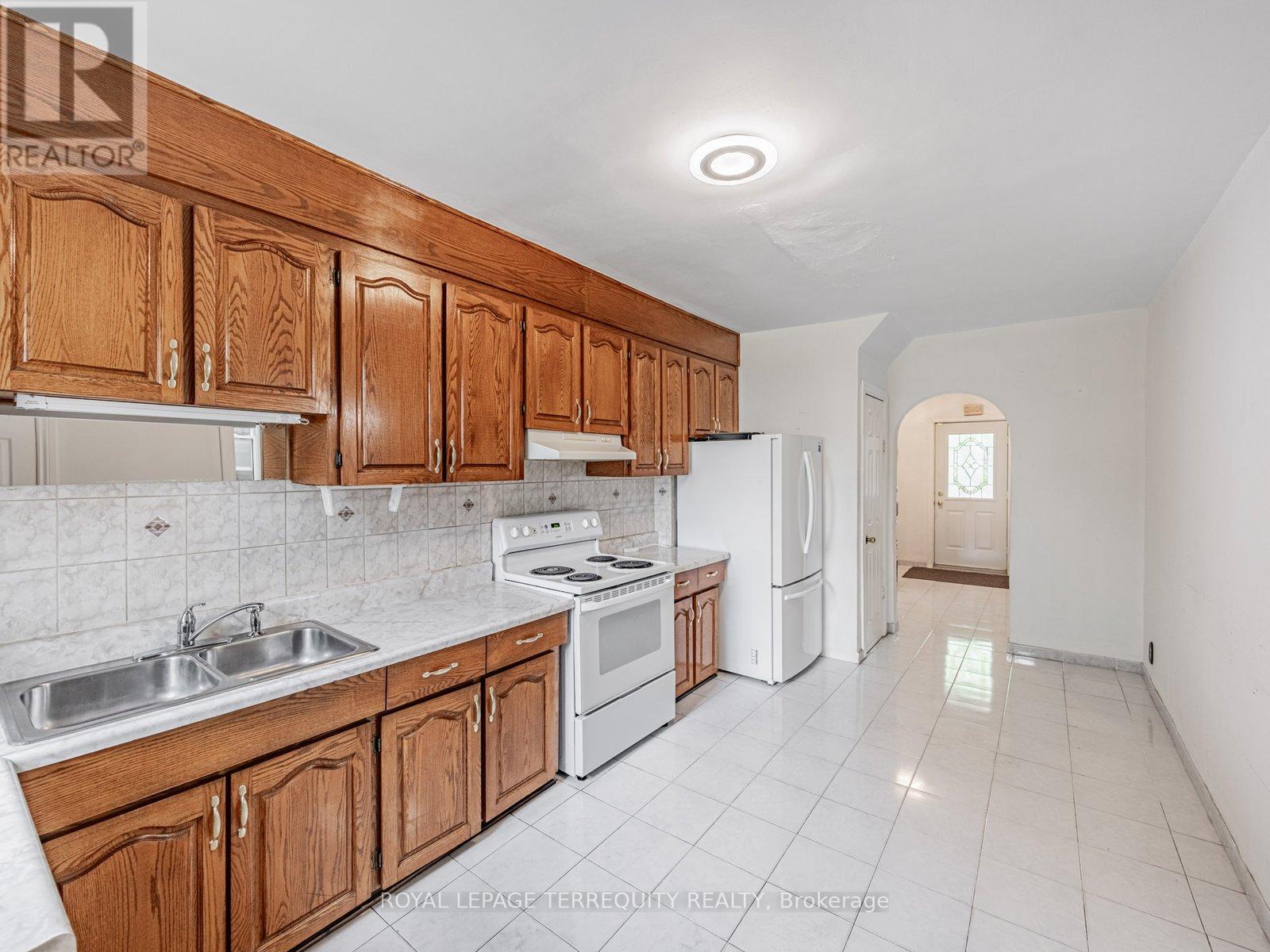578 Durie Street, Toronto, Ontario  M6S 3H1 - Photo 18 - W12175358