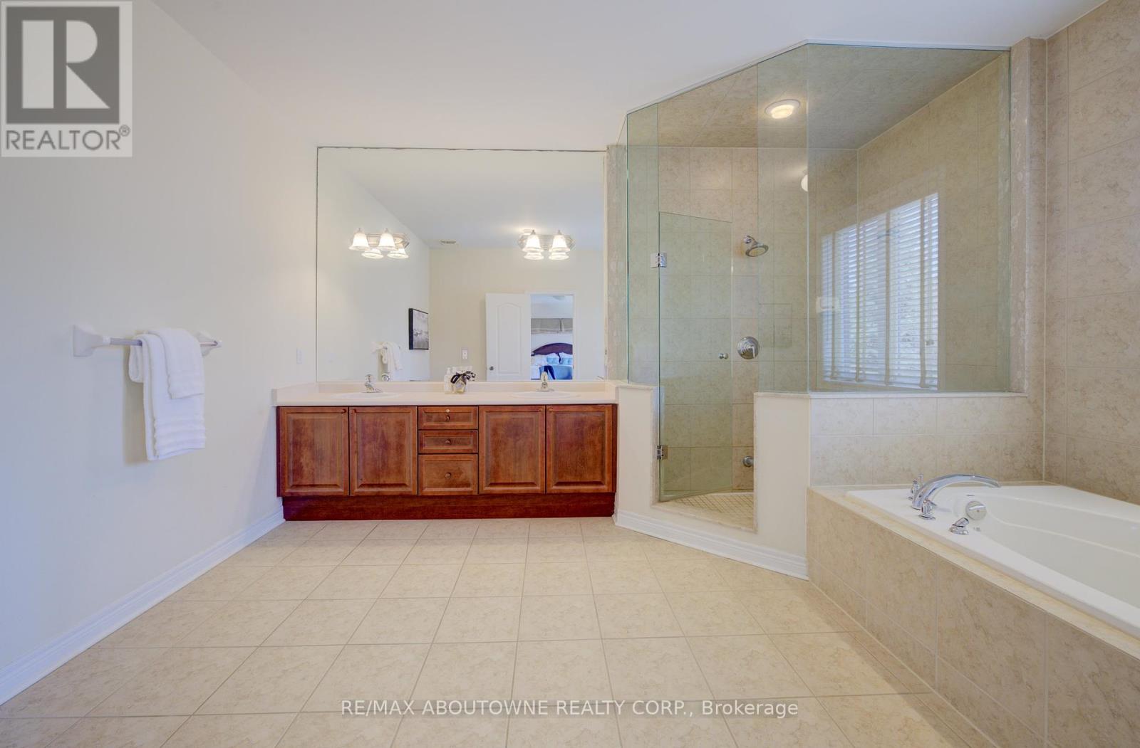1521 Craigleith Road, Oakville, Ontario  L6H 7W3 - Photo 20 - W12200645