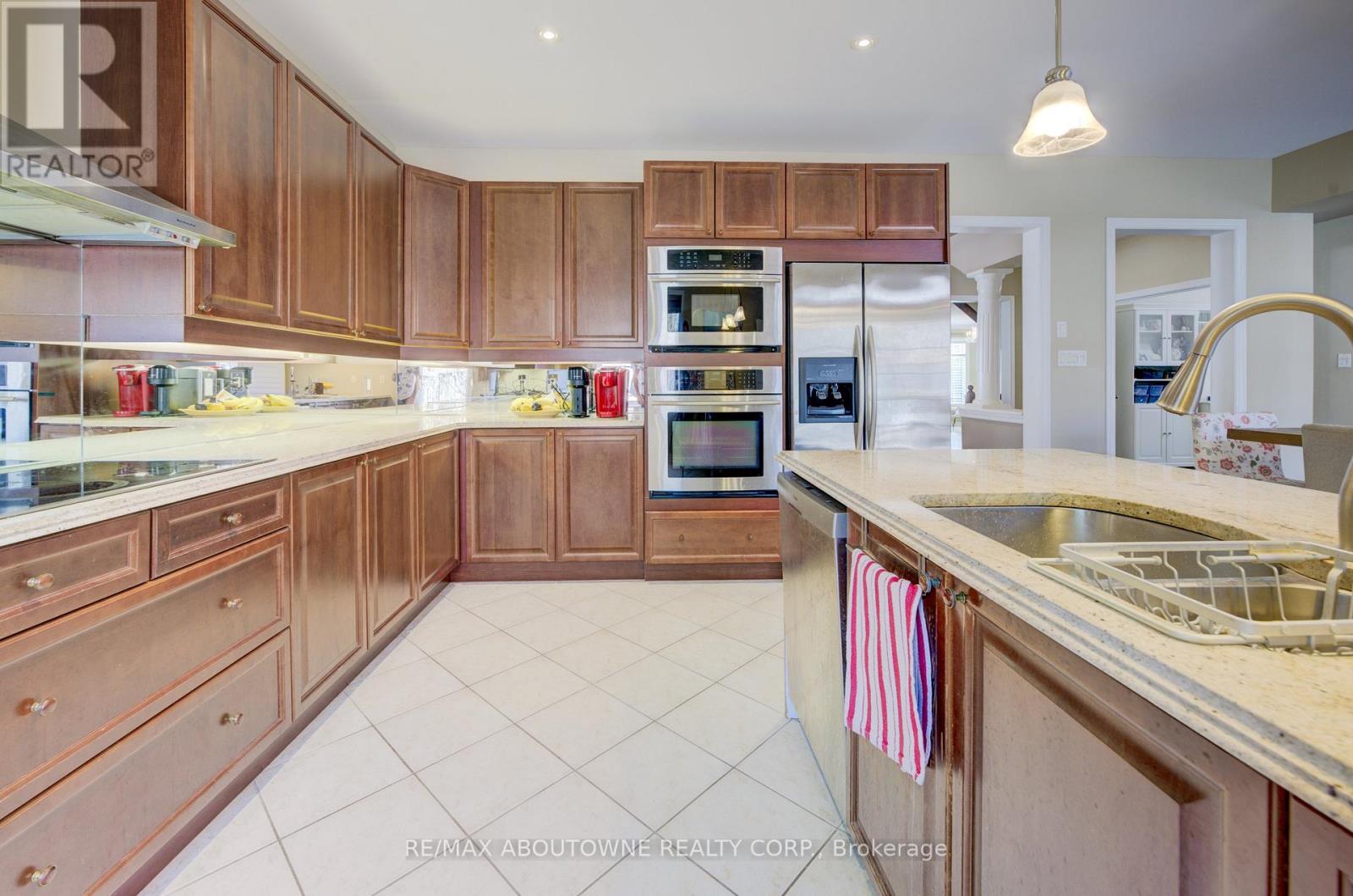 1521 Craigleith Road, Oakville, Ontario  L6H 7W3 - Photo 5 - W12200645