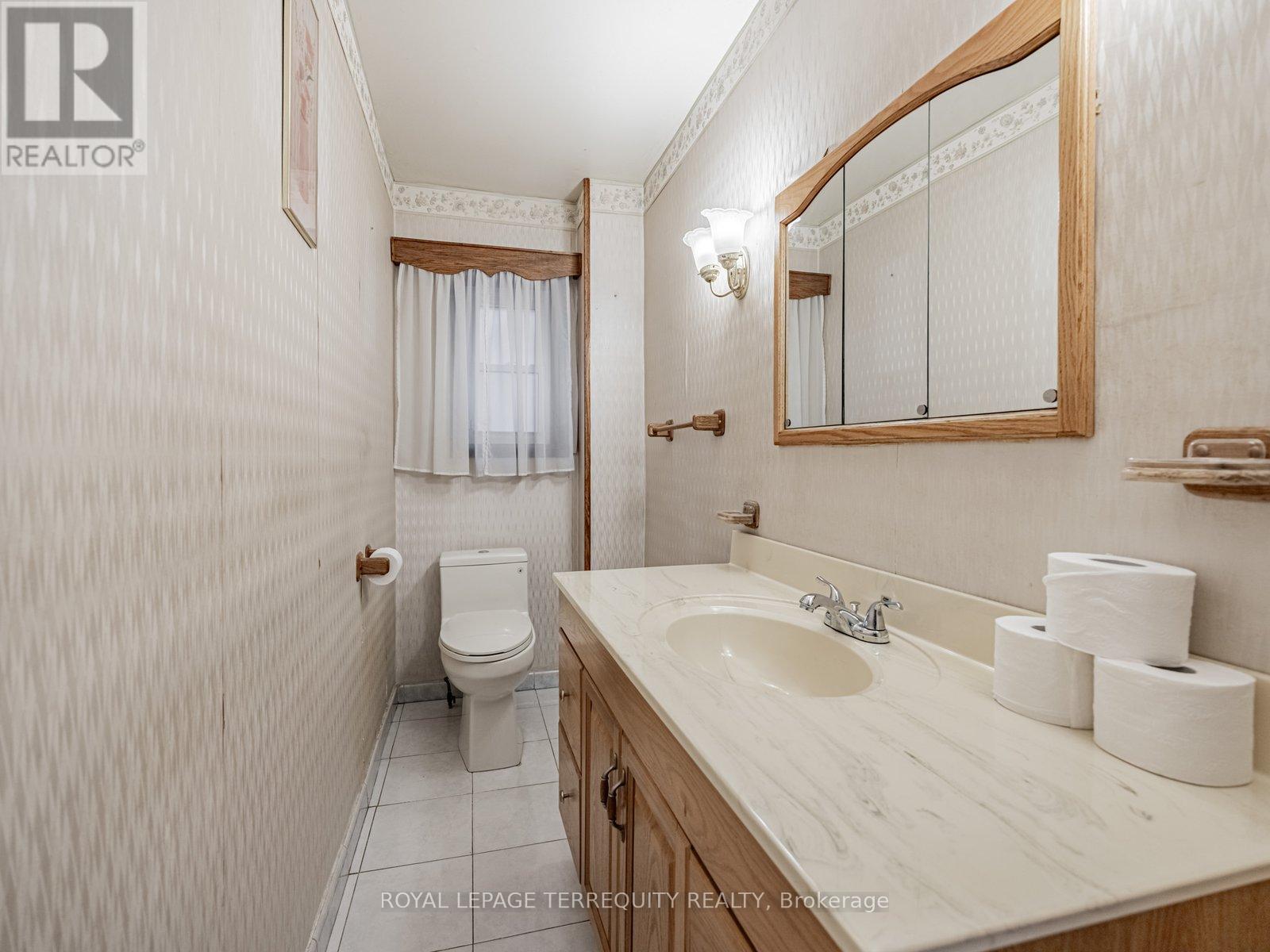 578 Durie Street, Toronto, Ontario  M6S 3H1 - Photo 20 - W12175358