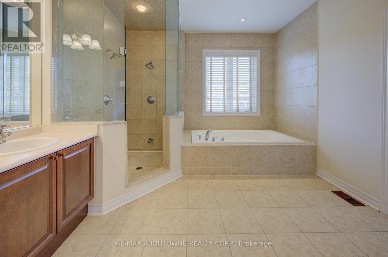 1521 Craigleith Road, Oakville, Ontario  L6H 7W3 - Photo 21 - W12200645