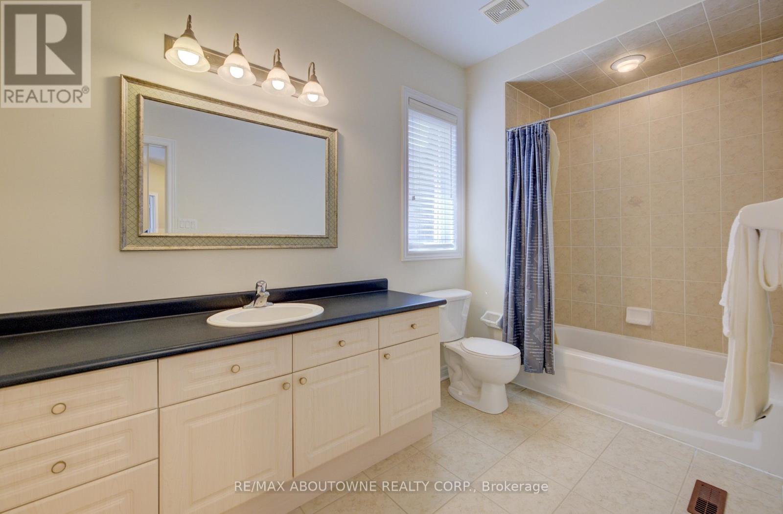 1521 Craigleith Road, Oakville, Ontario  L6H 7W3 - Photo 23 - W12200645