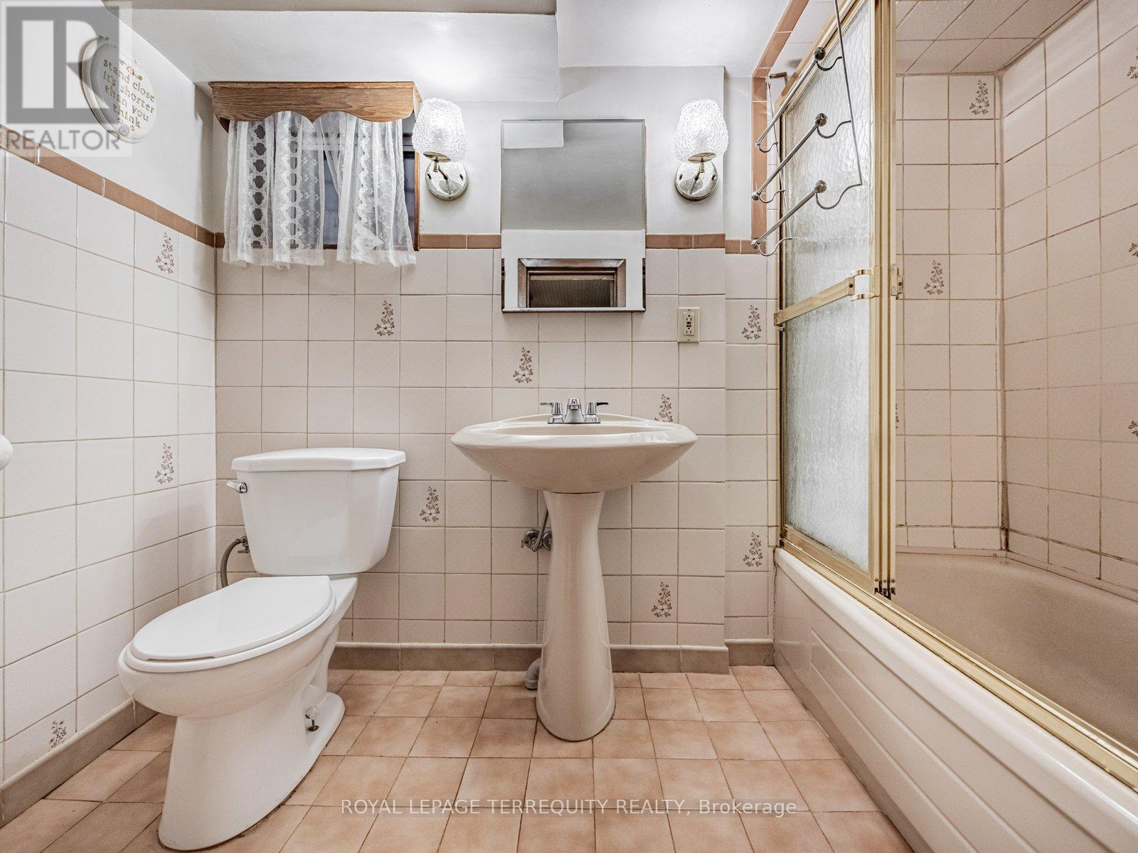 578 Durie Street, Toronto, Ontario  M6S 3H1 - Photo 23 - W12175358