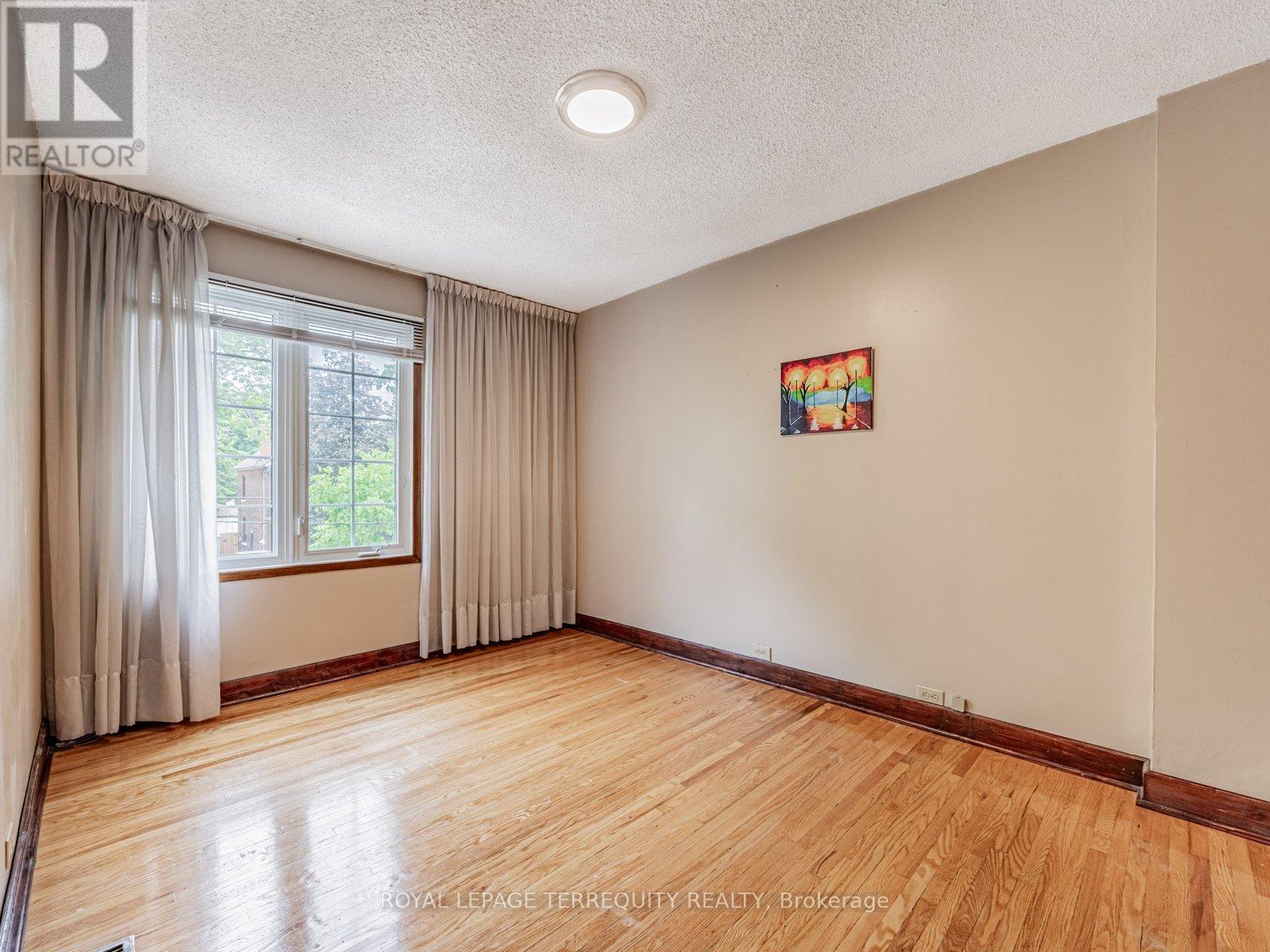 578 Durie Street, Toronto, Ontario  M6S 3H1 - Photo 6 - W12175358