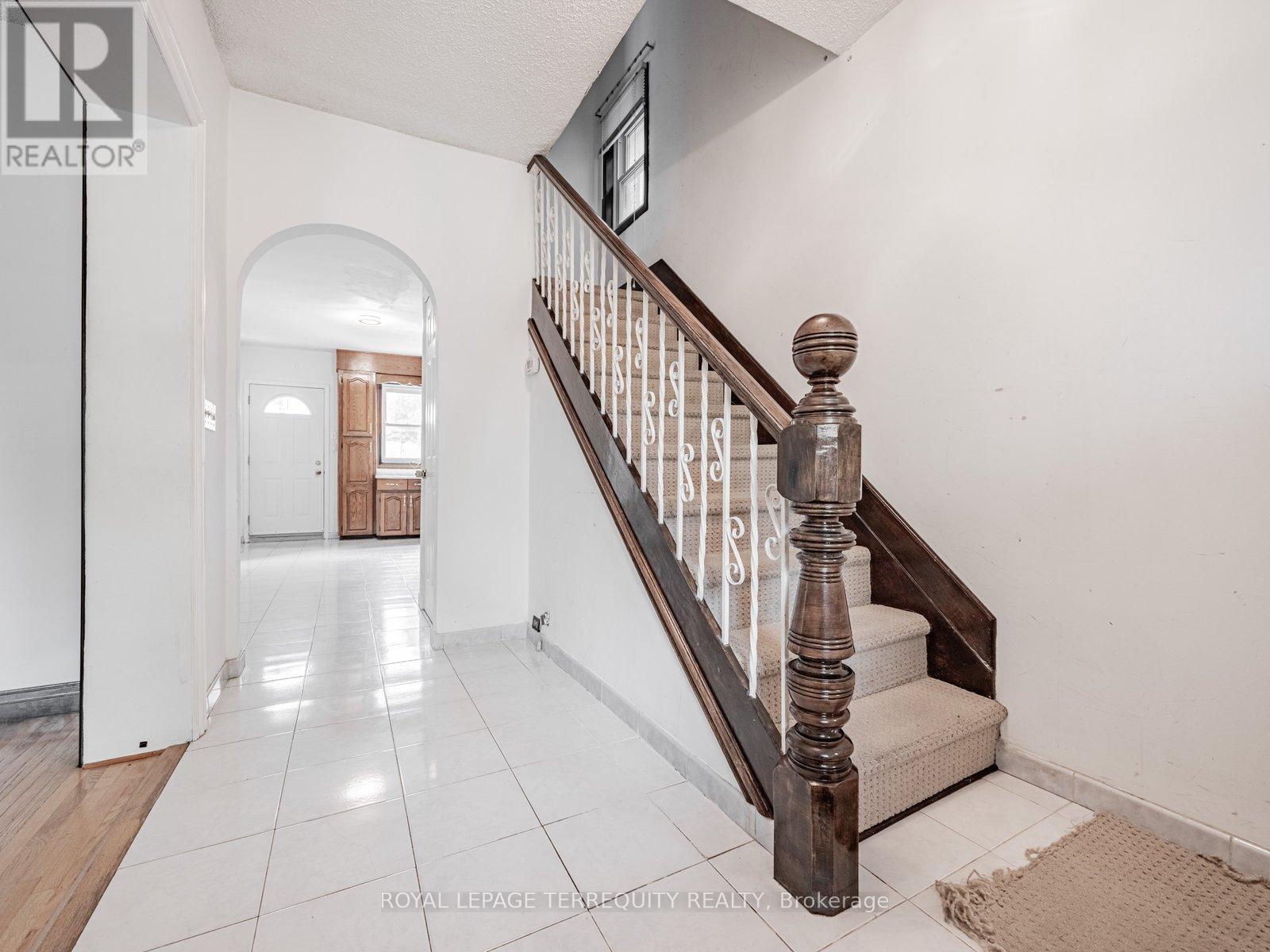 578 Durie Street, Toronto, Ontario  M6S 3H1 - Photo 16 - W12175358
