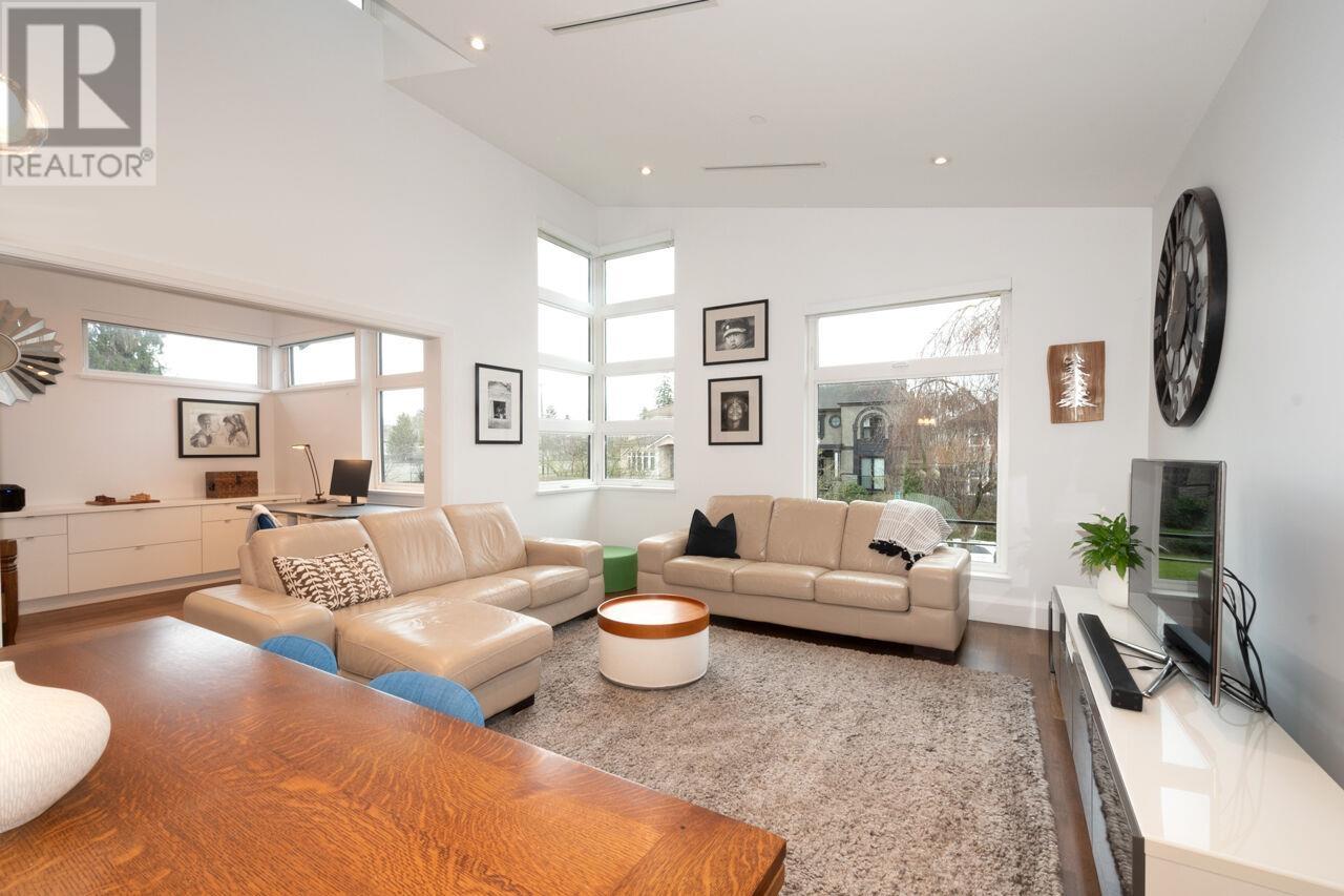 Listing Picture 3 of 36 : 117 W 26TH AVENUE, Vancouver / 溫哥華 - 魯藝地產 Yvonne Lu Group - MLS Medallion Club Member