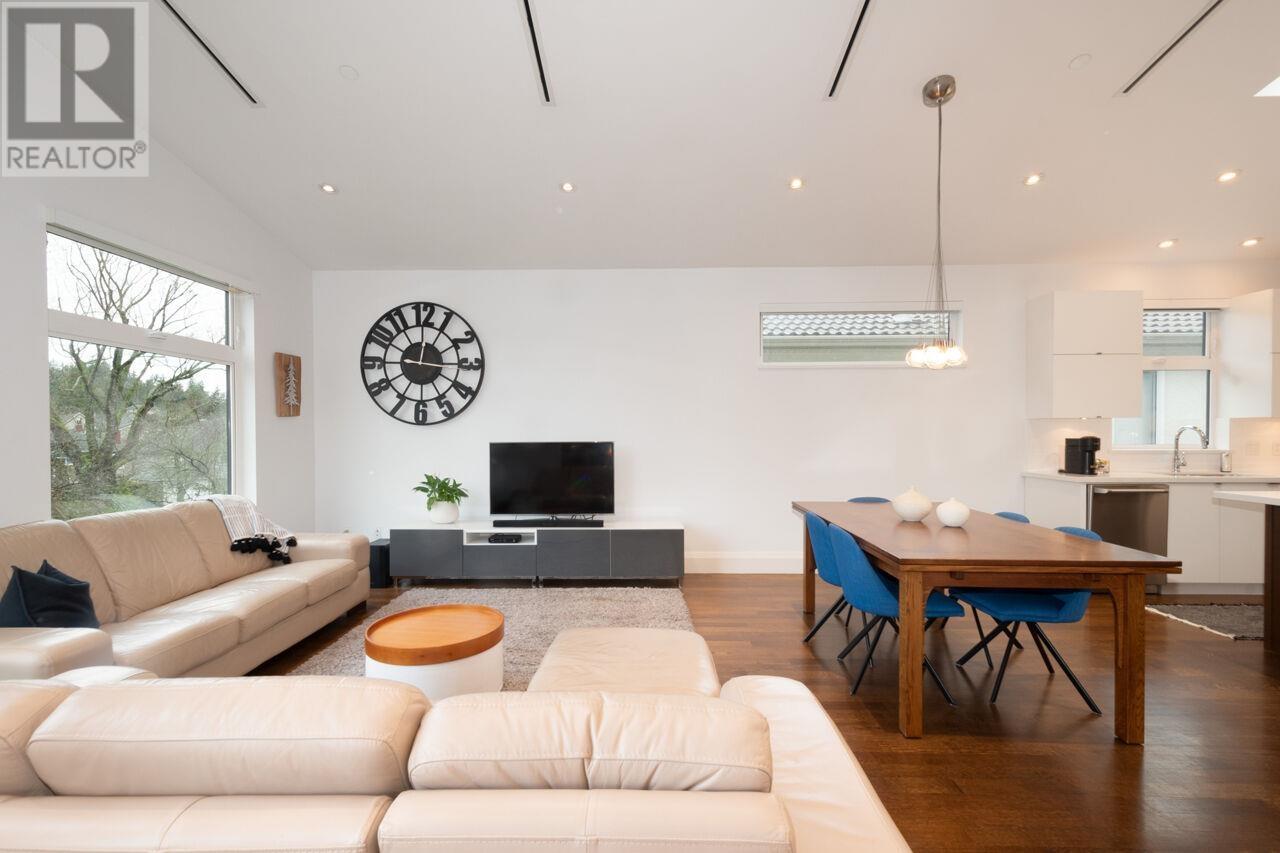 Listing Picture 2 of 36 : 117 W 26TH AVENUE, Vancouver / 溫哥華 - 魯藝地產 Yvonne Lu Group - MLS Medallion Club Member