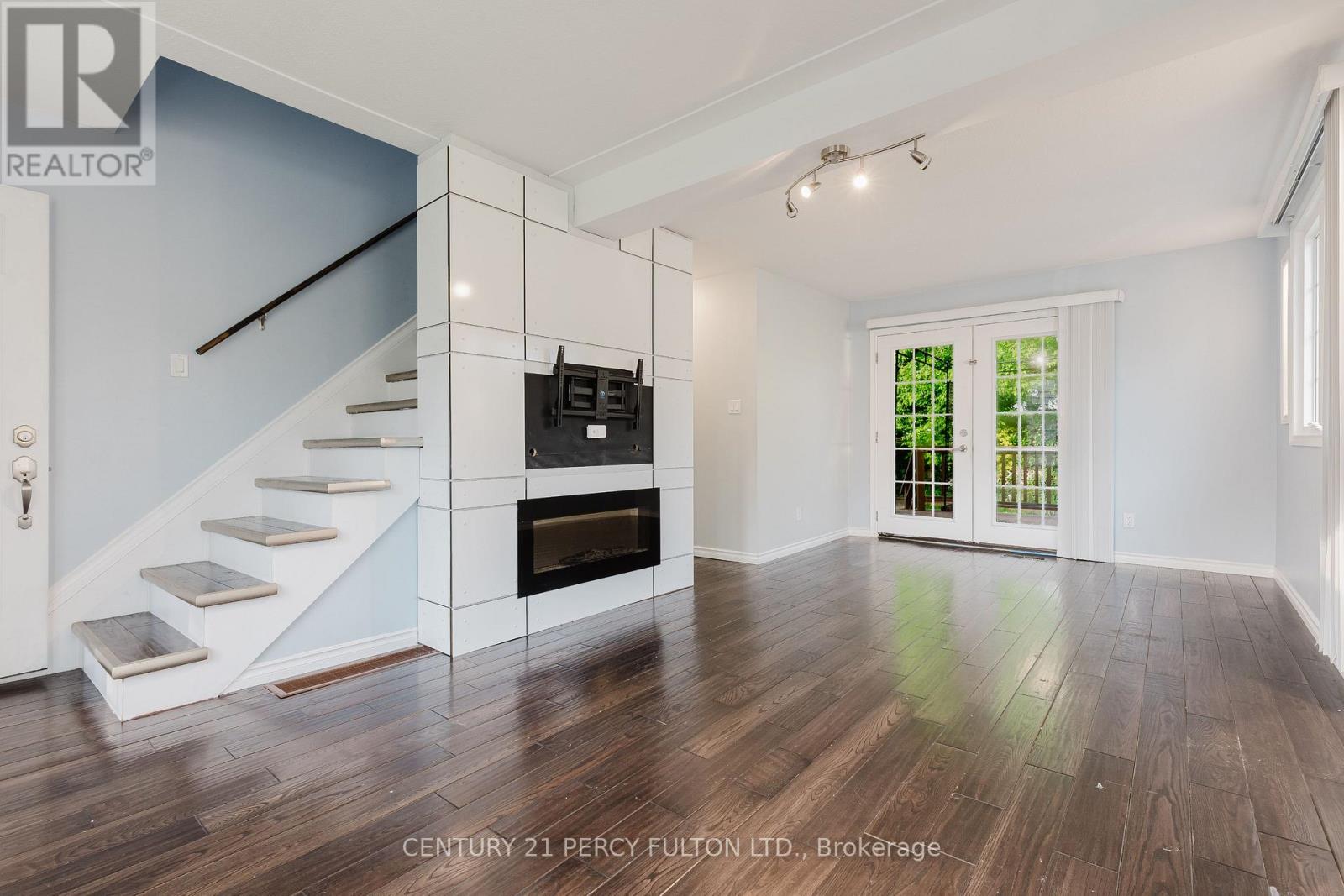 9 New Mountain Road, Hamilton, Ontario  L8G 2R4 - Photo 11 - X12201534
