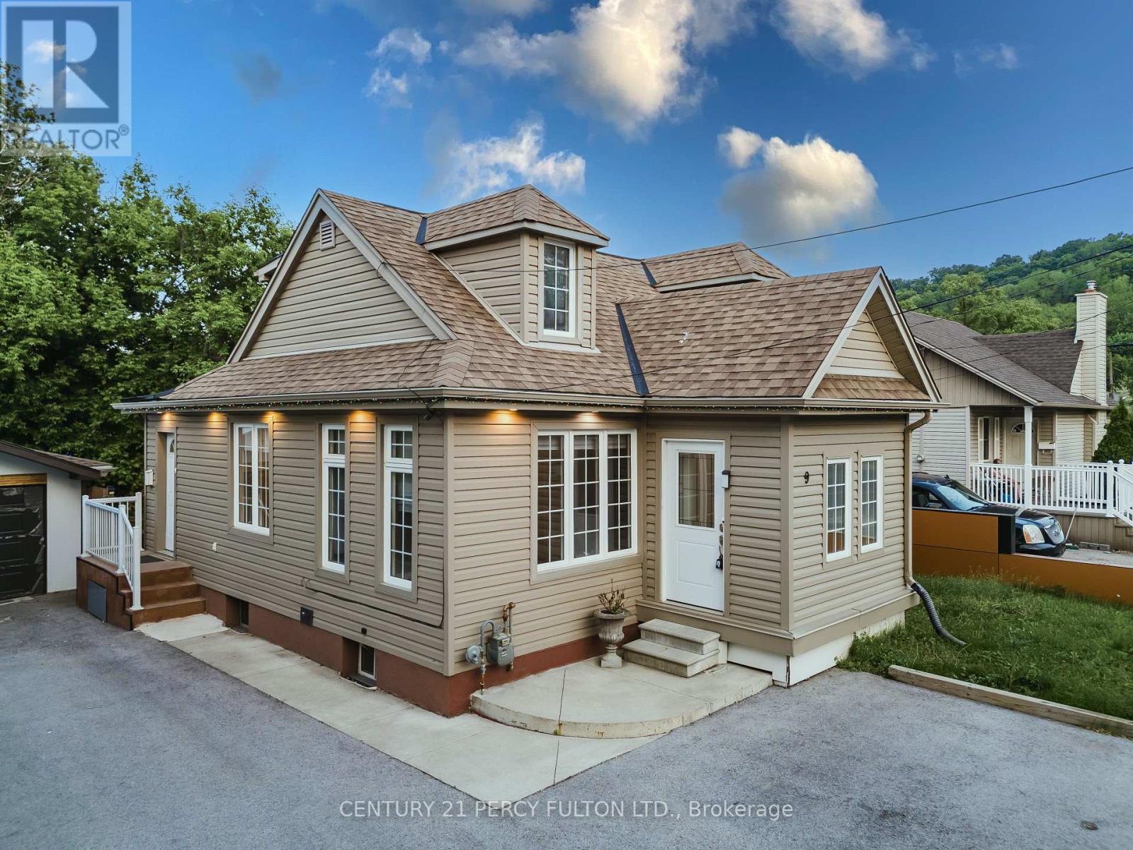 9 New Mountain Road, Hamilton, Ontario  L8G 2R4 - Photo 7 - X12201534