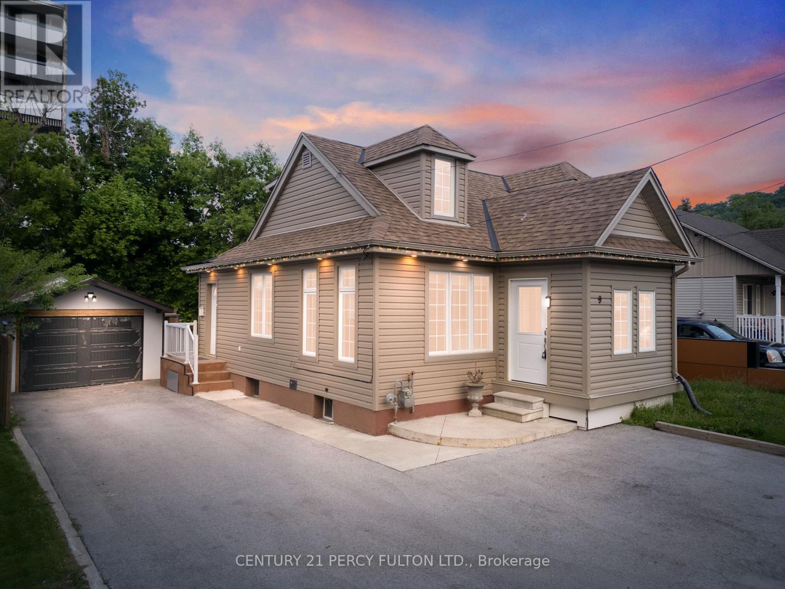 9 New Mountain Road, Hamilton, Ontario  L8G 2R4 - Photo 1 - X12201536
