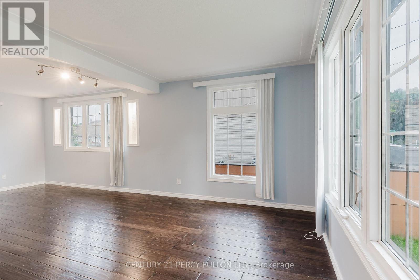 9 New Mountain Road, Hamilton, Ontario  L8G 2R4 - Photo 10 - X12201536