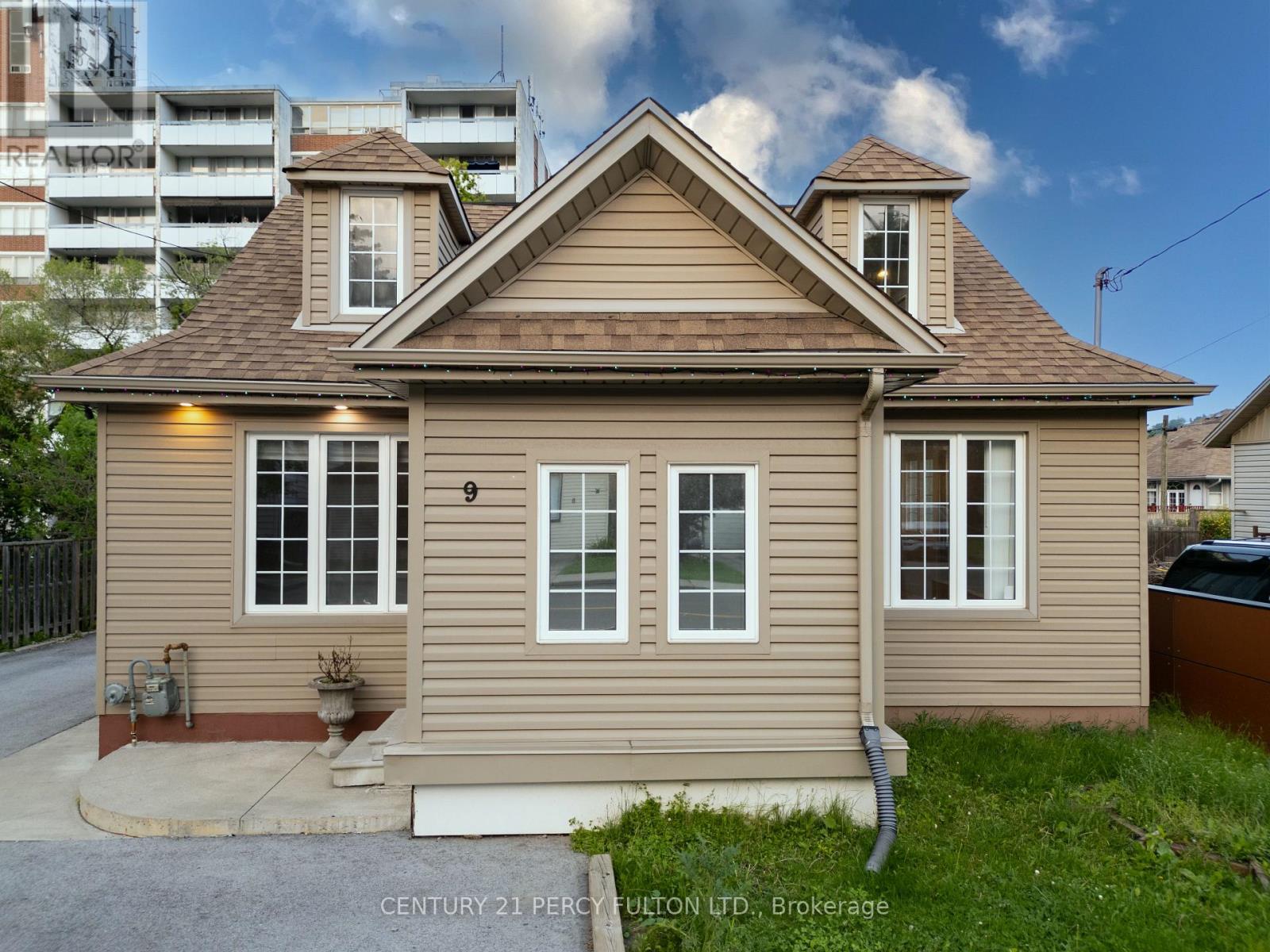 9 New Mountain Road, Hamilton, Ontario  L8G 2R4 - Photo 6 - X12201536