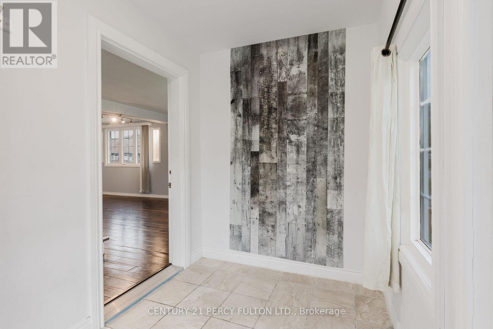 9 New Mountain Road, Hamilton, Ontario  L8G 2R4 - Photo 8 - X12201536