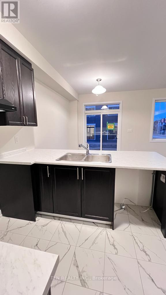 30 Daisy Lane, Thorold, Ontario  L3B 5N5 - Photo 11 - X12201552