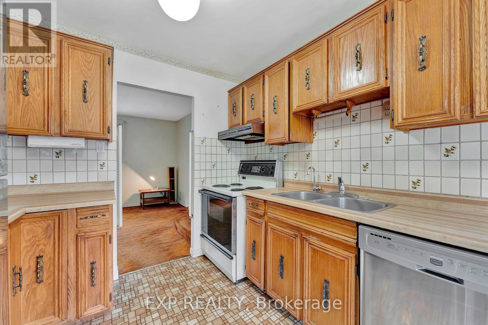 165 Harvard Road, Waterloo, Ontario  N2J 3V4 - Photo 11 - X12201558