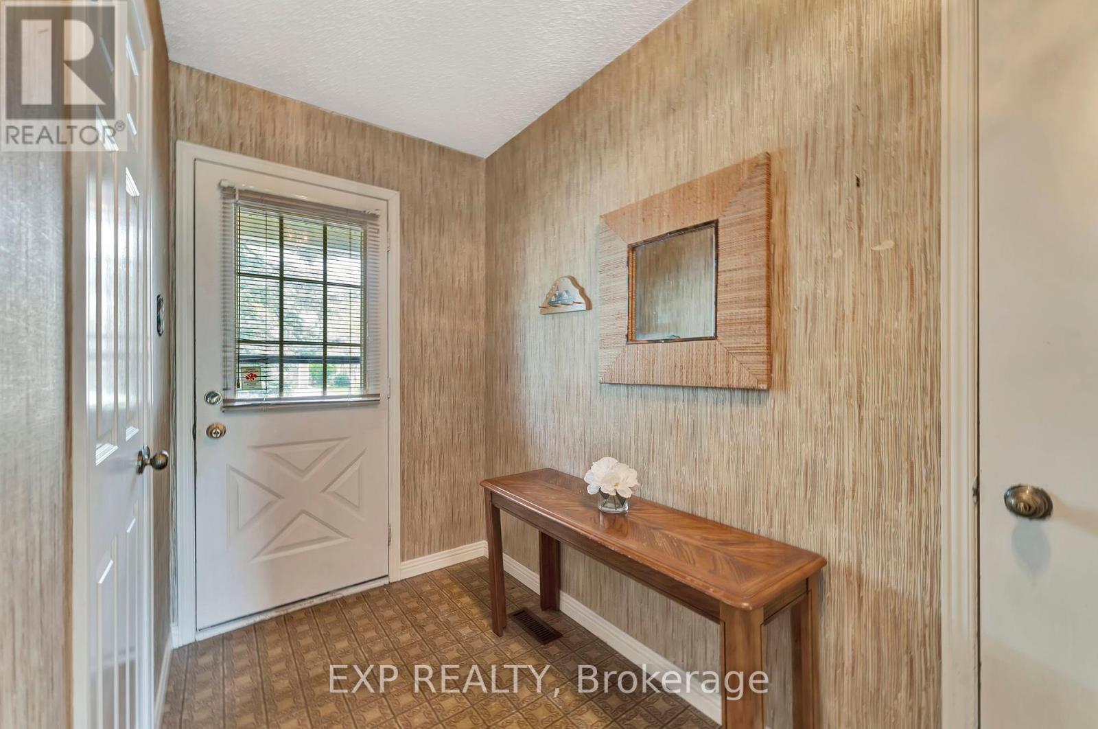 165 Harvard Road, Waterloo, Ontario  N2J 3V4 - Photo 5 - X12201558
