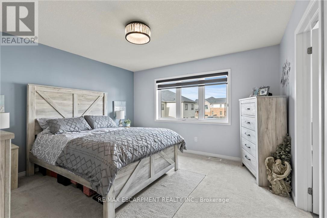 17 Kelso Drive, Haldimand, Ontario  N3W 2G9 - Photo 7 - X12201575