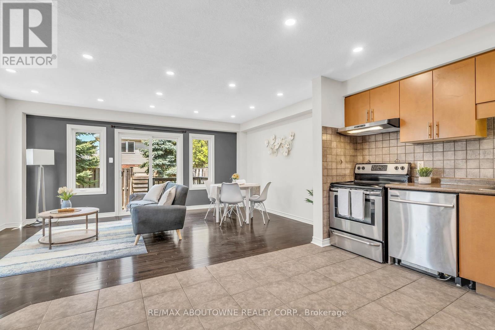 2 Lambeth Way, Guelph, Ontario  N1L 0H1 - Photo 1 - X12201581