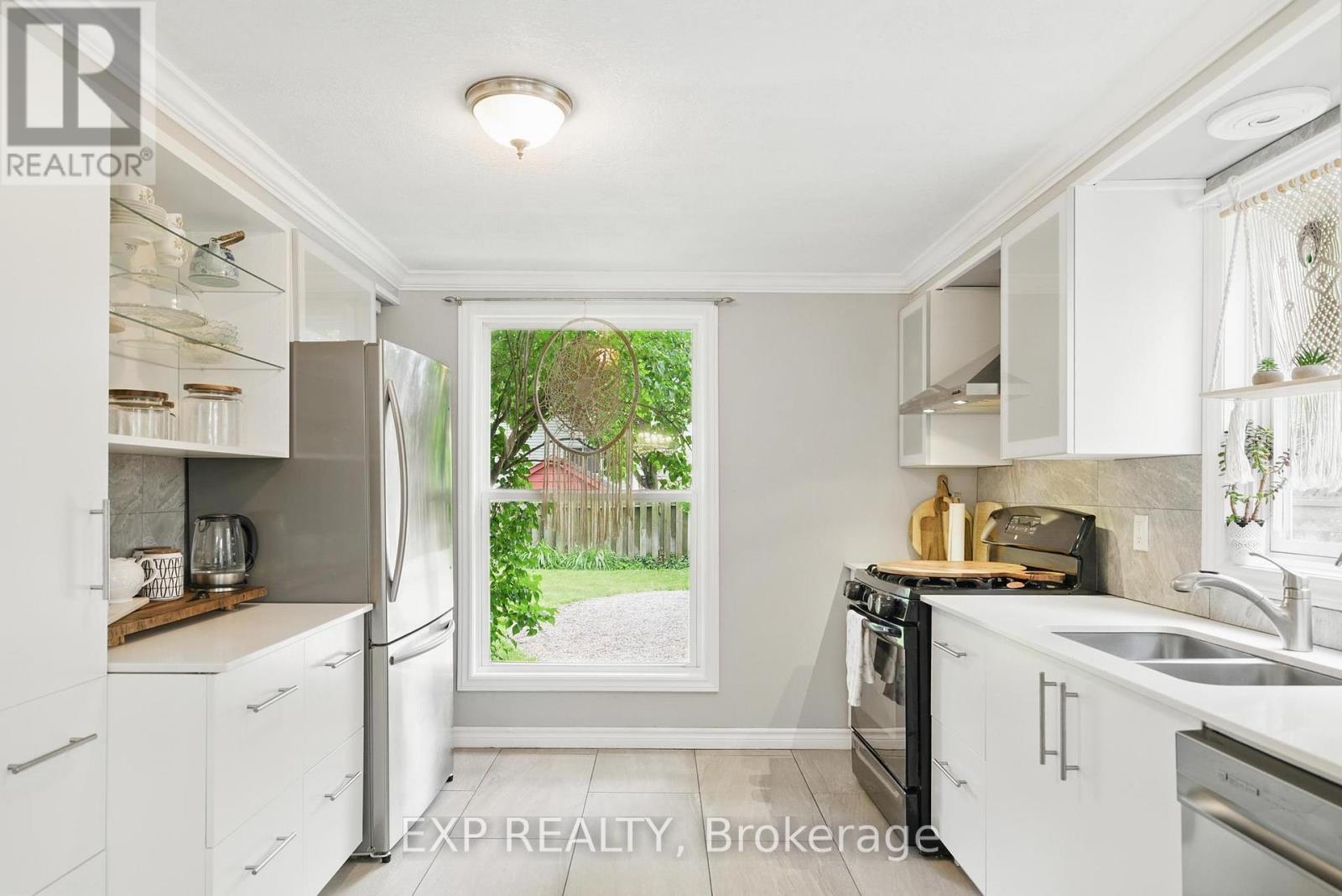 147 Rolling Meadows Drive, Kitchener, Ontario  N2N 1X8 - Photo 7 - X12201689