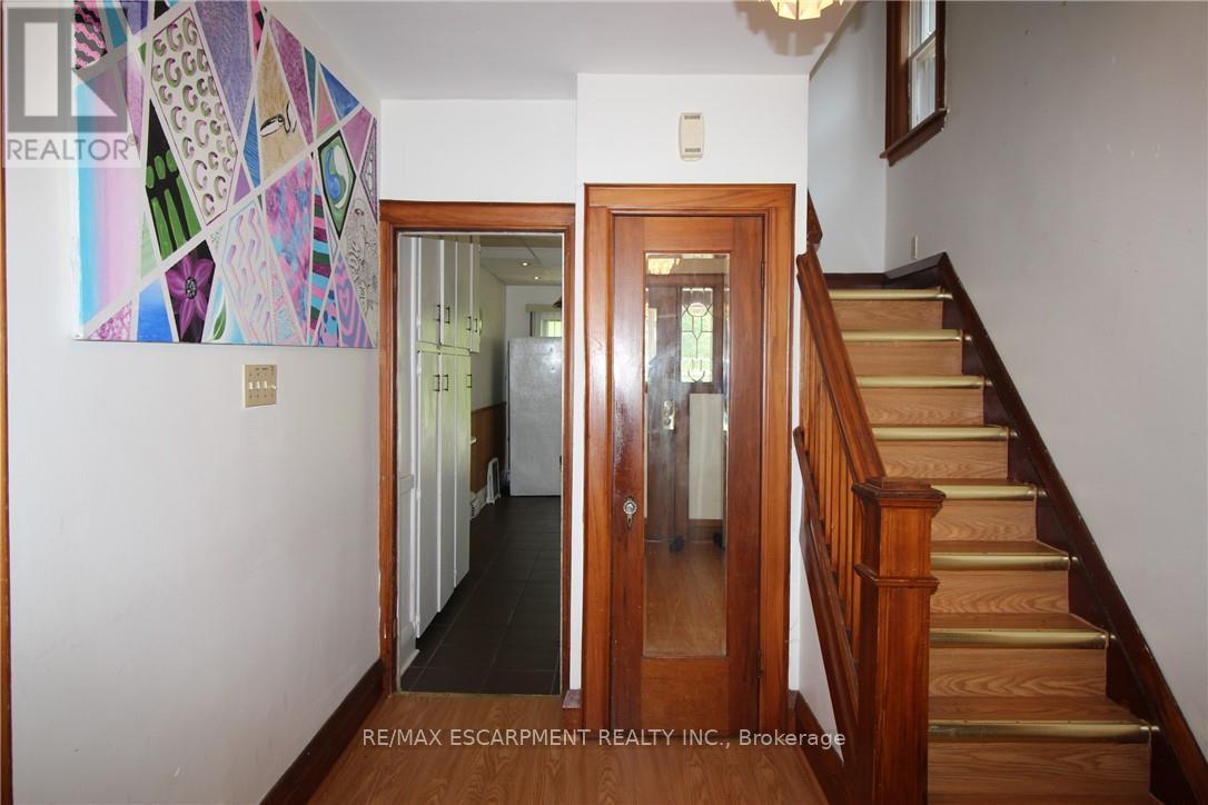 29 Dromore Crescent, Hamilton (Westdale), Ontario  L8S 4A8 - Photo 3 - X12201745