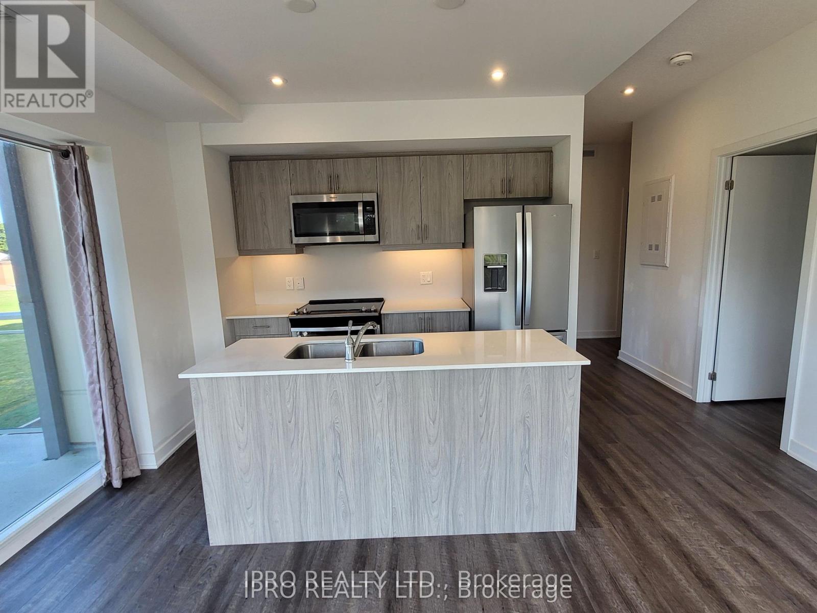 301 - 16 Markle Crescent, Hamilton, Ontario  L9G 0H4 - Photo 8 - X12201766