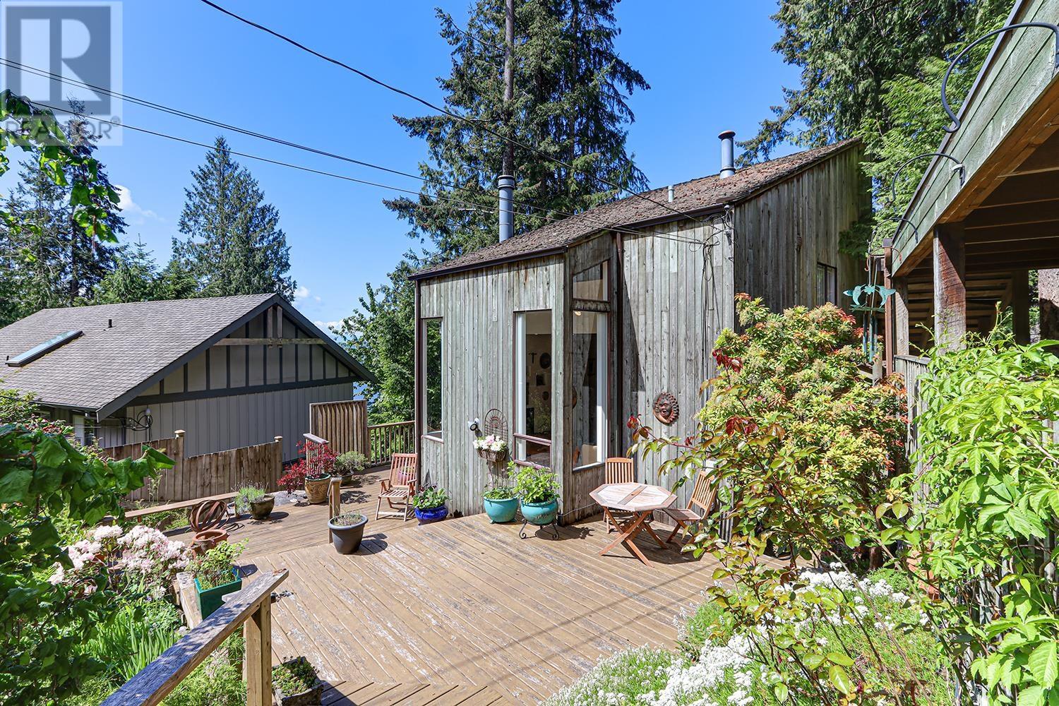 325 OCEANVIEW ROAD, Lions Bay, British Columbia