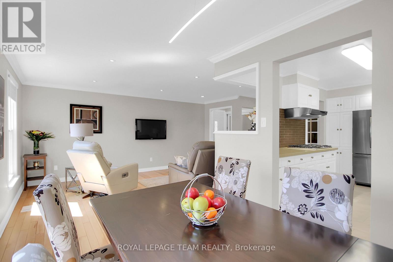167 Abbeyhill Drive, Ottawa, Ontario  K2L 2E9 - Photo 15 - X12117528
