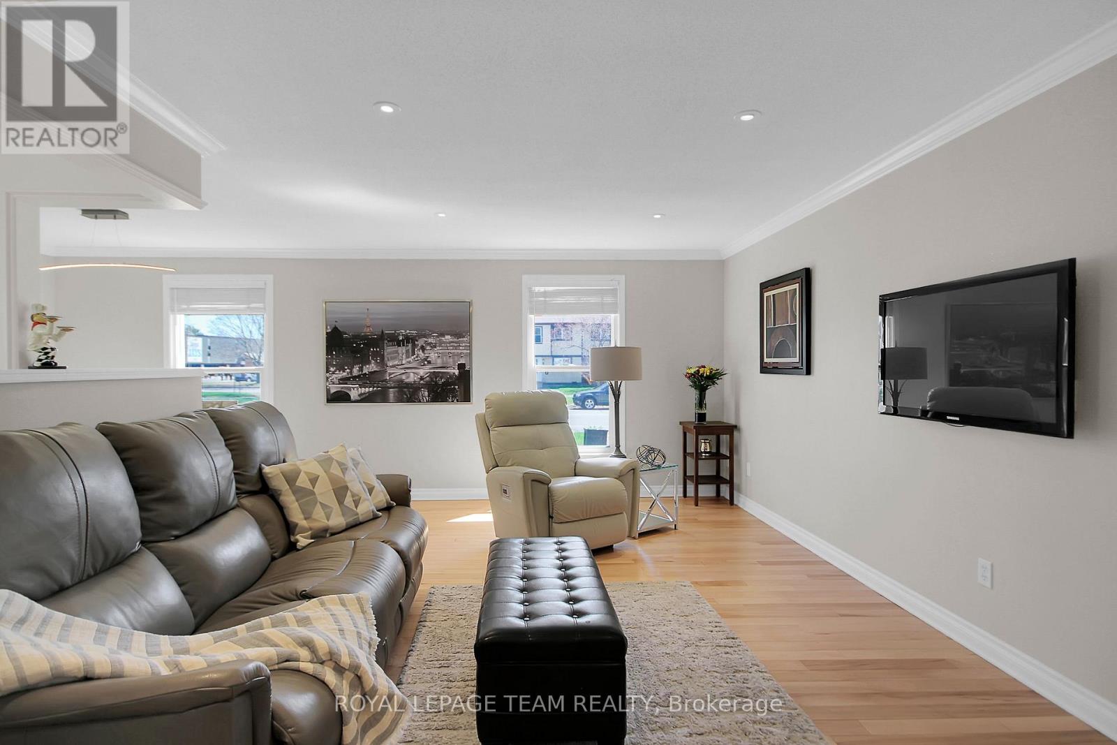 167 Abbeyhill Drive, Ottawa, Ontario  K2L 2E9 - Photo 9 - X12117528