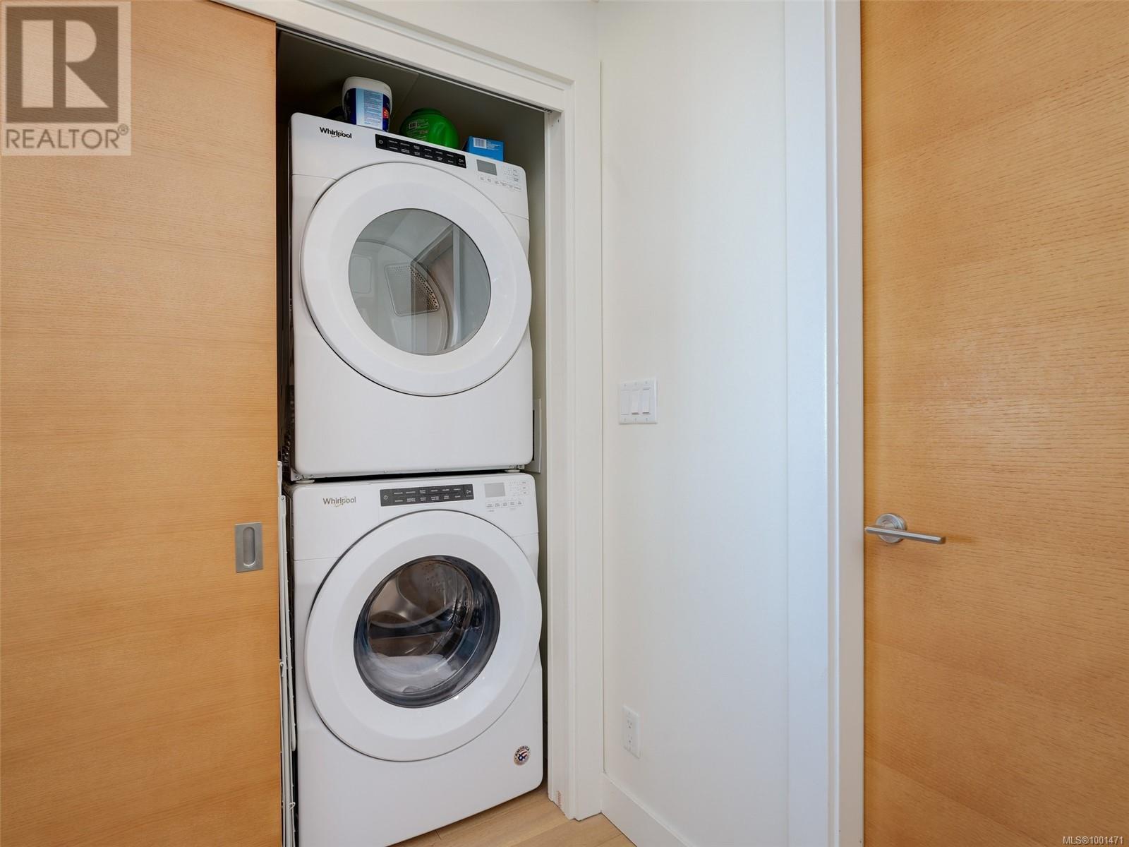 1404 989 Johnson St, Victoria, British Columbia  V8V 0E3 - Photo 16 - 1001471