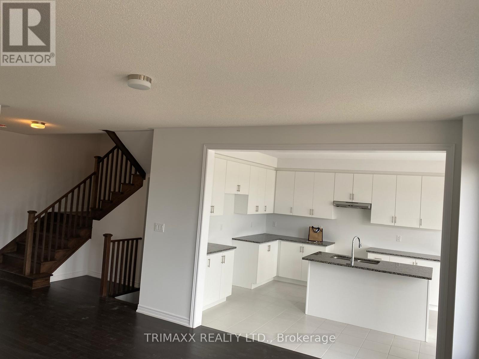 22 Kingsbury Trail, Barrie, Ontario  L9J 0W9 - Photo 2 - S12199708