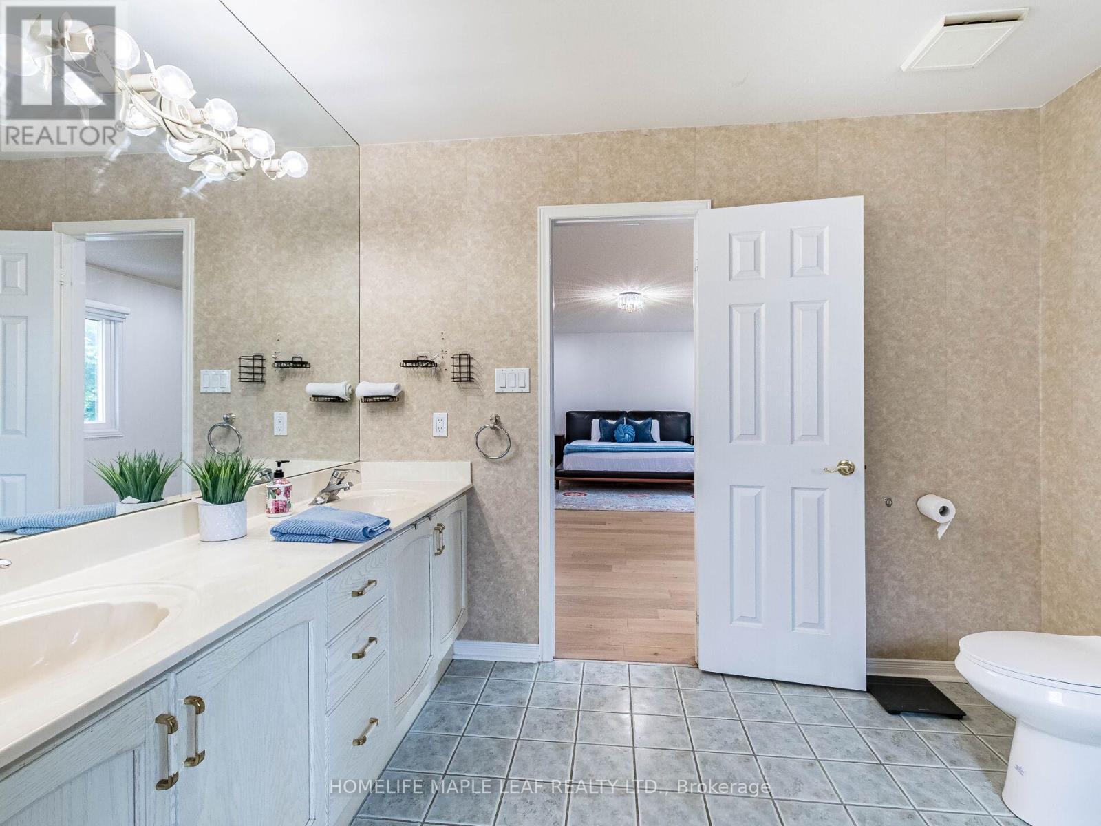 165 Bristol Road E, Mississauga, Ontario  L4Z 3V3 - Photo 36 - W12187392