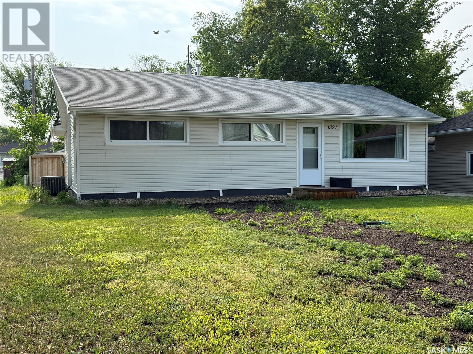 1321 Connaught Avenue, Moose Jaw, Saskatchewan  S6H 4B9 - Photo 1 - SK008486